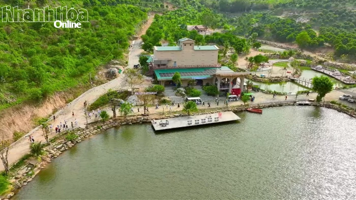 “Ốc đảo xanh” giữa khô cằn sỏi đá