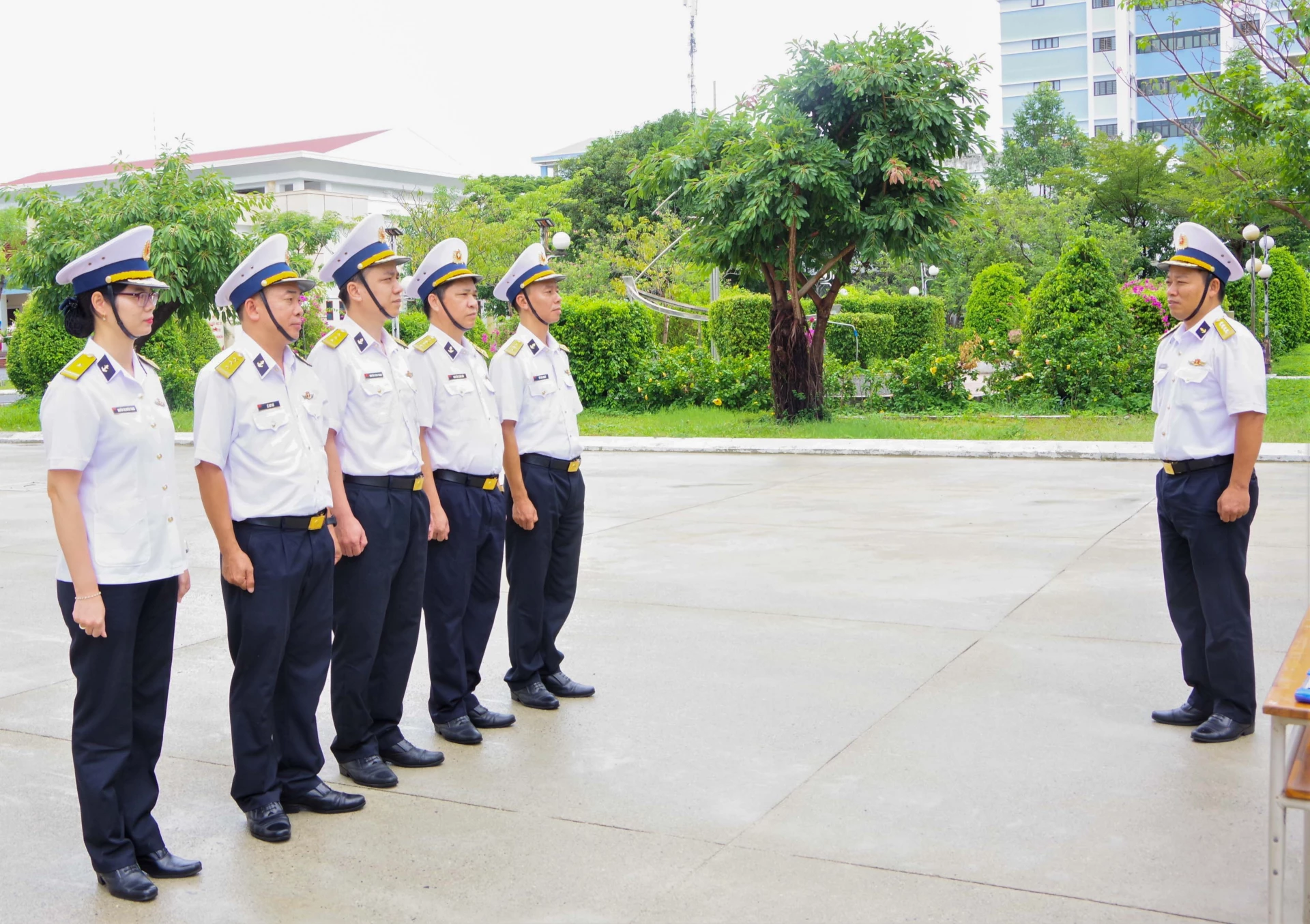 Ban Giám khảo quán triệt các nội dung trước khi kiểm tra.