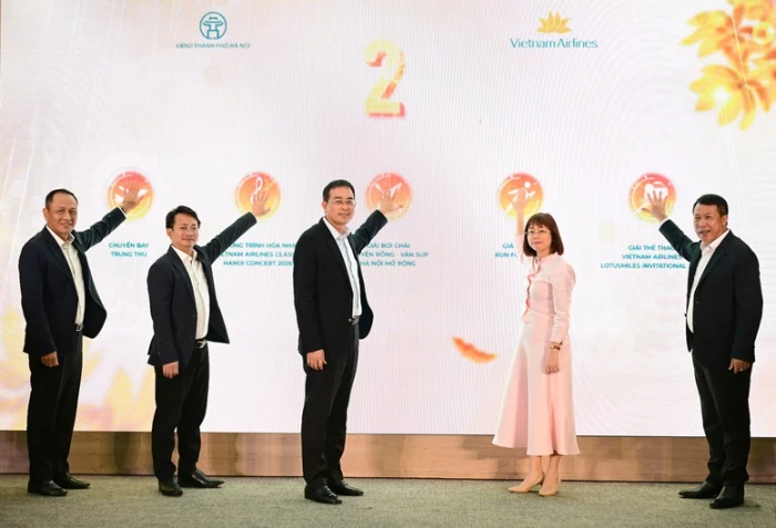 Vietnam Airlines đưa du khách 'Chạm Thu Hà Nội 2026'