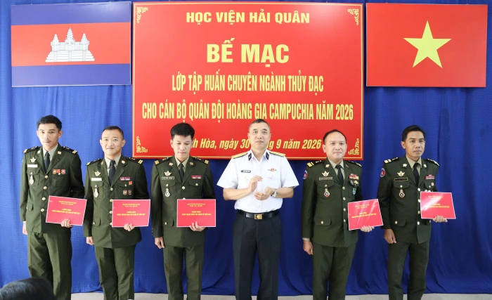 Học viện Hải quân bế mạc lớp tập huấn cho cán bộ Quân đội Hoàng gia Campuchia