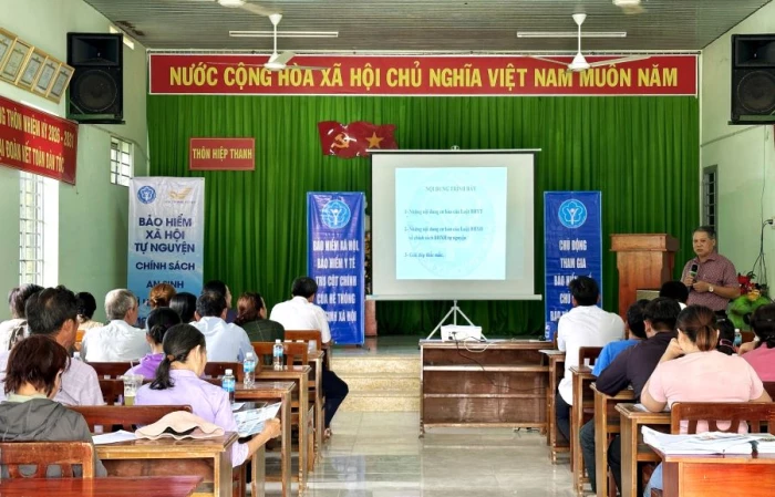 Xã Nam Cam Ranh phối hợp tuyên truyền, phát triển người tham gia bảo hiểm xã hội, bảo hiểm y tế