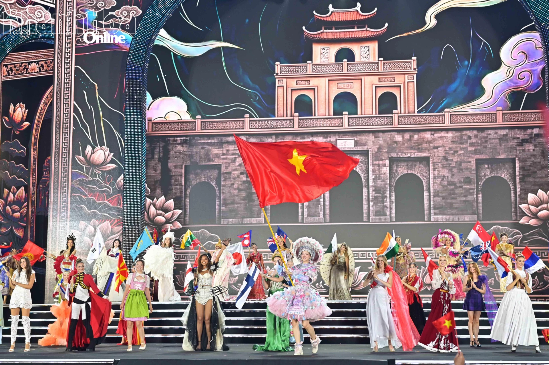 Vietnams representative Le Nguyen Bao Ngoc waves the national flag on Miss World 2026 stage

