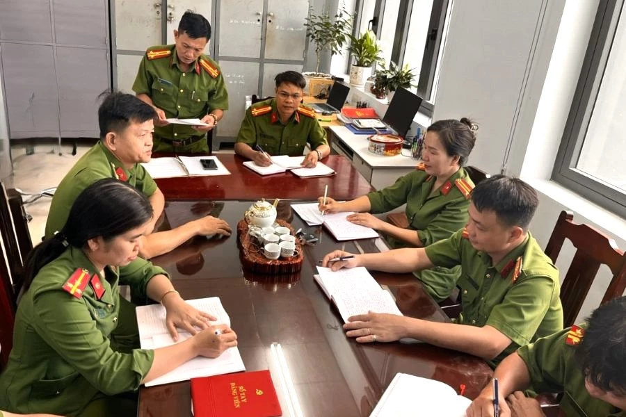 Chi bộ Đội Quản giáo tổ chức sinh hoạt chuyên đề về công tác giáo dục người bị giam giữ.