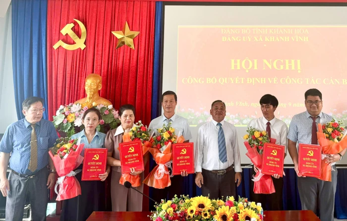Đảng ủy xã Khánh Vĩnh công bố các quyết định về công tác cán bộ