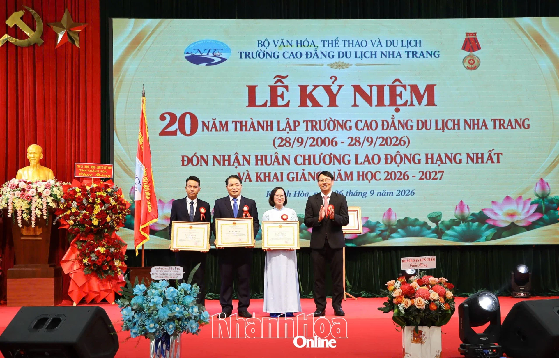 của trường.