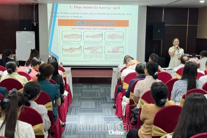 Tập huấn an toàn thực phẩm bếp ăn trường học