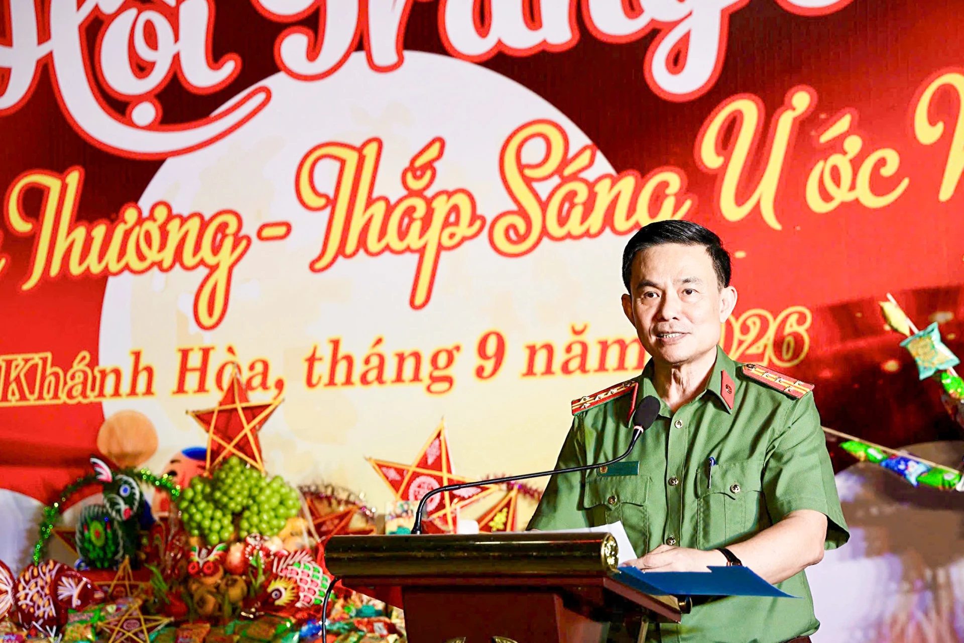Đại tá Huỳnh Quang Tuấn đọc thư của Tổng Bí thư - Chủ tịch nước Tô Lâm gửi các cháu thiếu niên, nhi đồng nhân dịp Tết Trung thu.