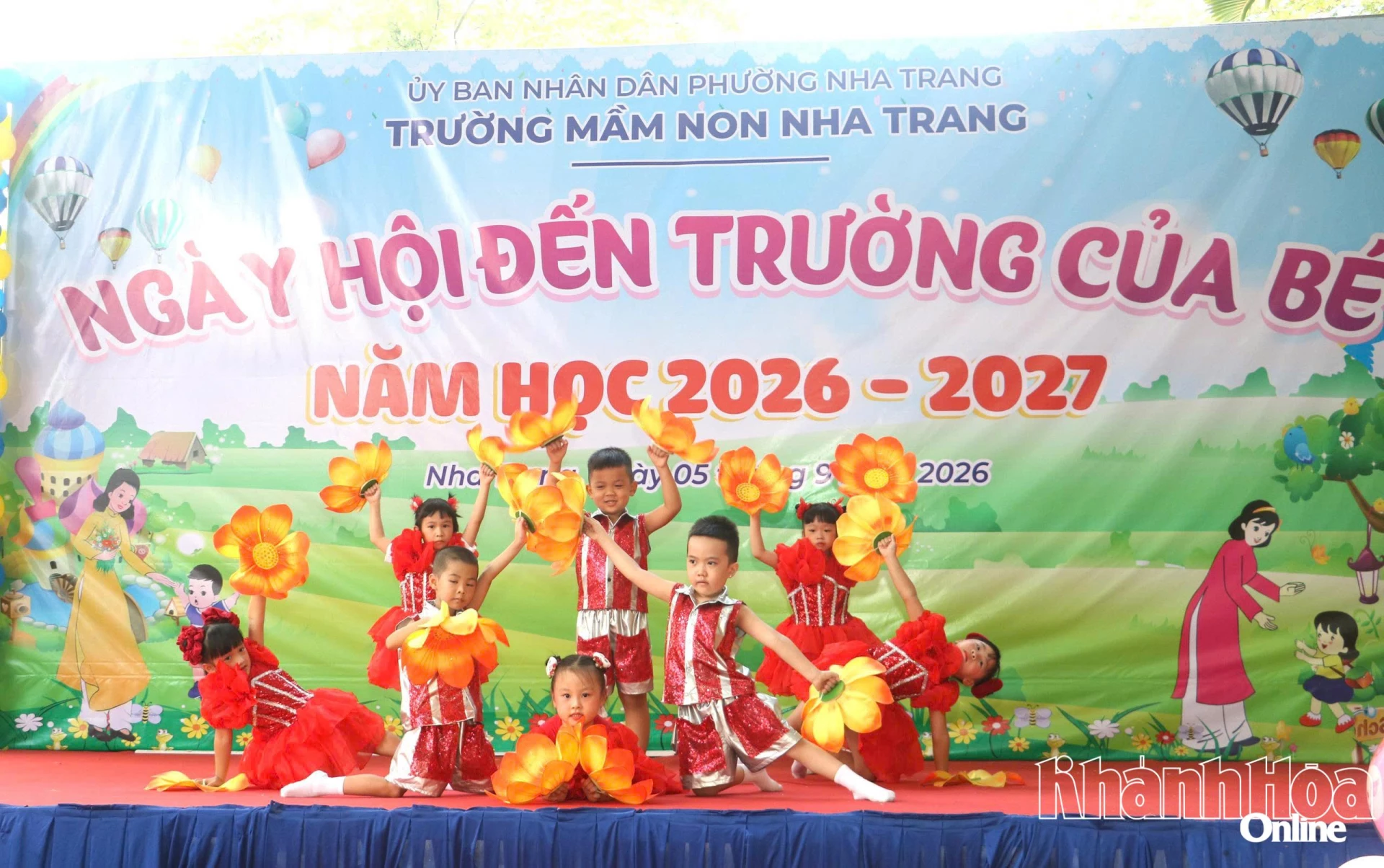 Tiết mục văn nghệ của các bé. 