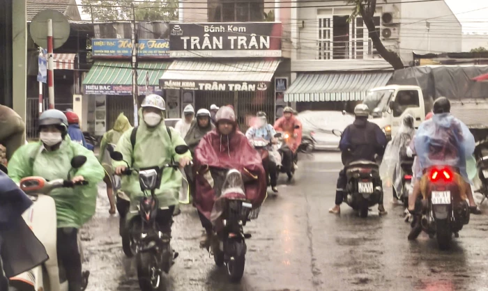 Khẩn trương ứng phó nguy cơ mưa lớn và áp thấp nhiệt đới