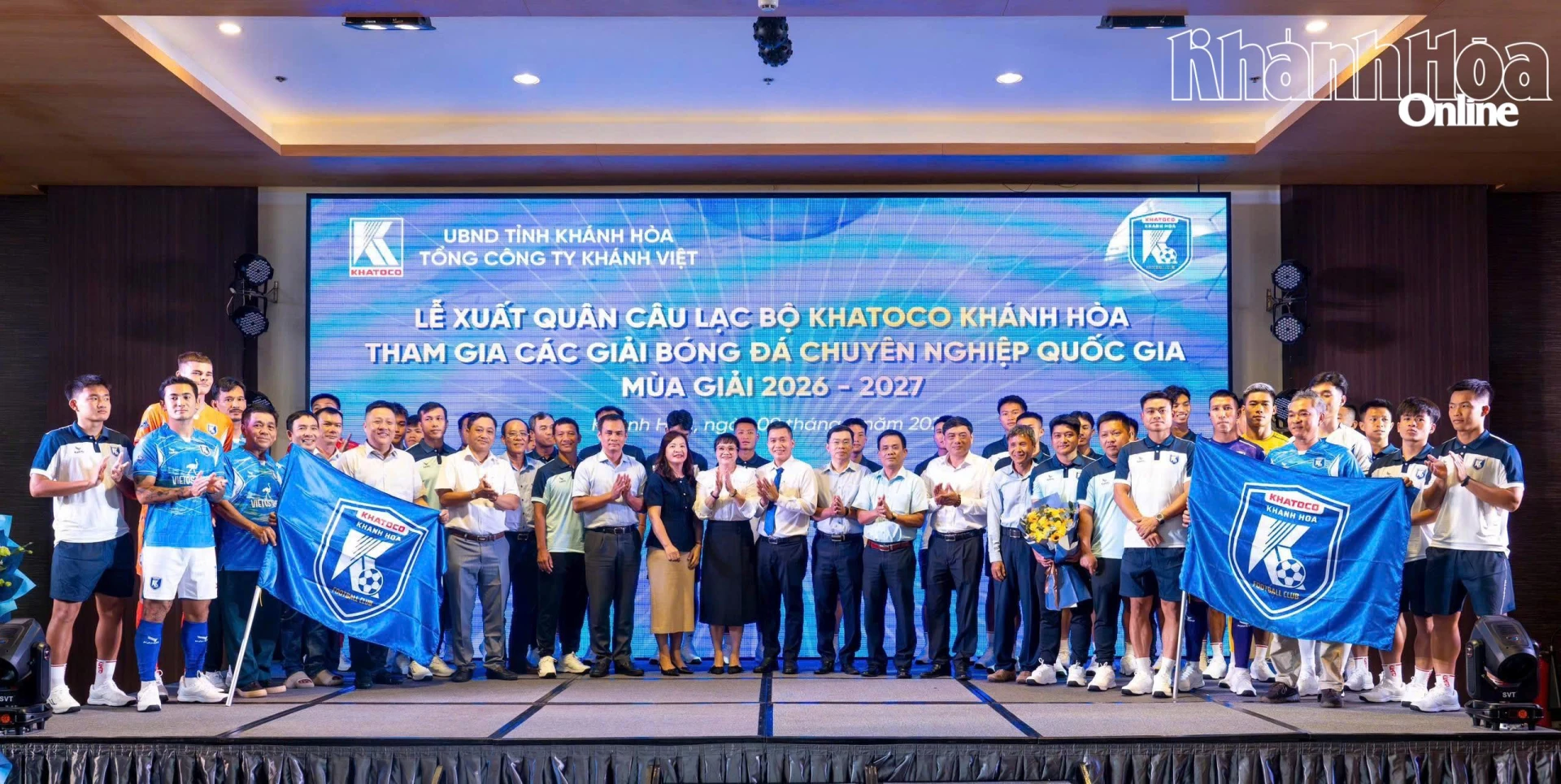 Đội bóng Khatoco Khánh Hòa tại lễ xuất quân mùa giải mới.