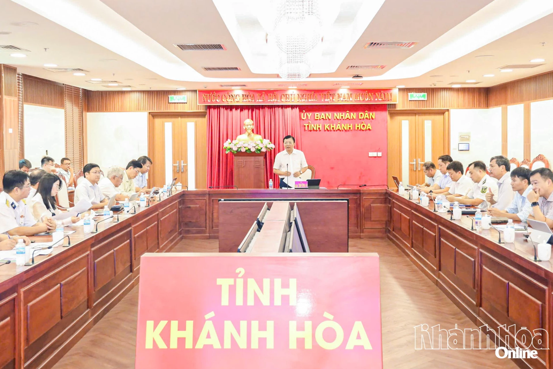 Đồng chí Lê Huyền phát biểu kết luận hội nghị.
