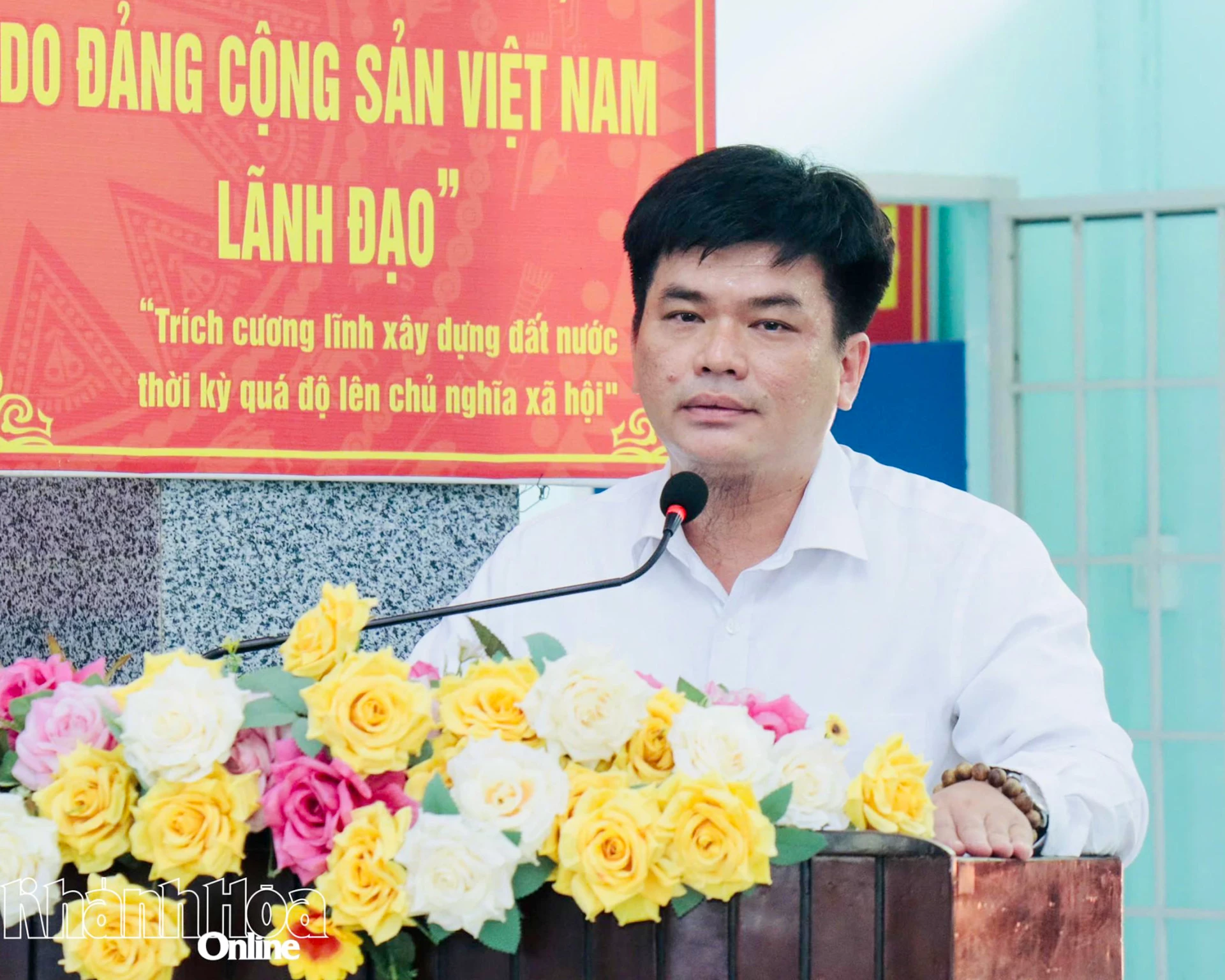 Lãnh đạo phường Bắc Nha Trang trả lời một số vấn đề cử tri kiến nghị.