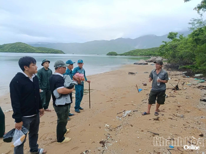 Khảo sát các vị trí nghi có hài cốt liệt sĩ ở xã Nam Ninh Hòa