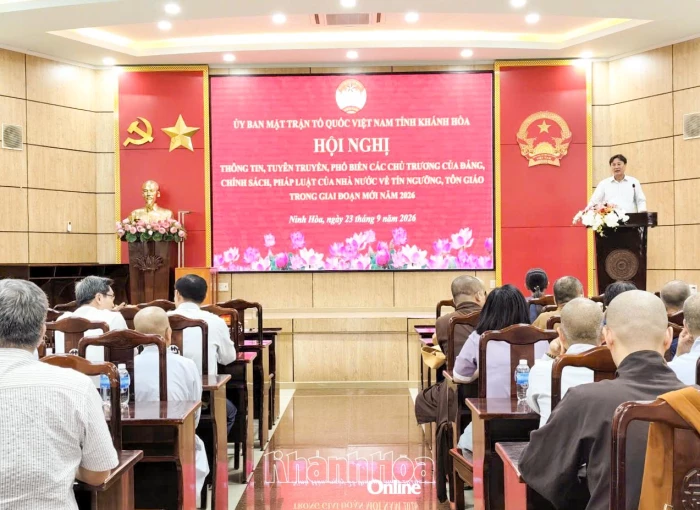 Gần 100 đại biểu được thông tin, tuyên truyền về tín ngưỡng, tôn giáo