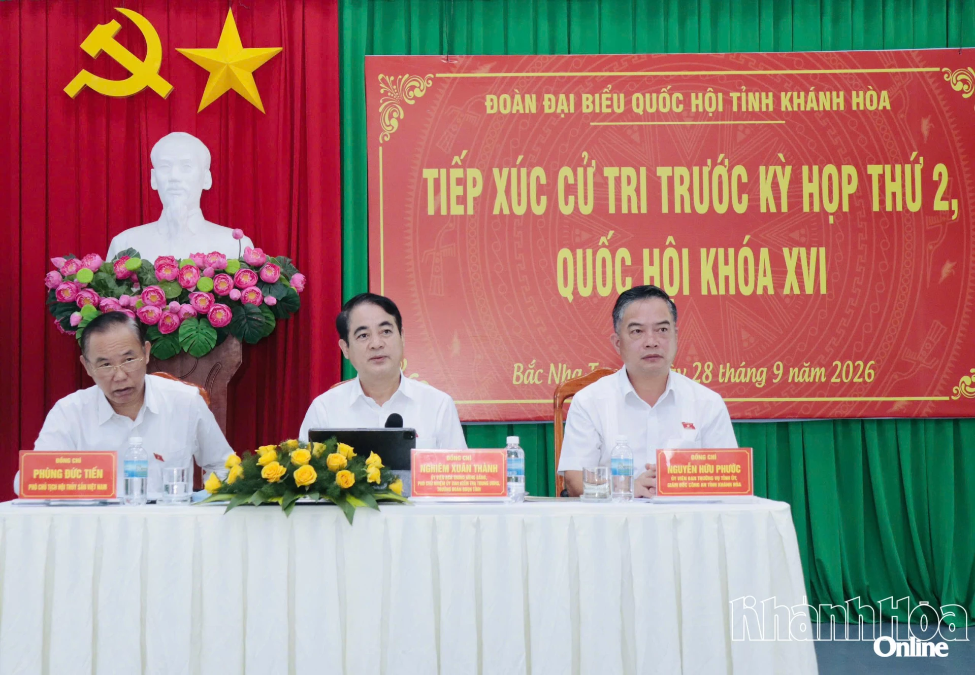 Các đại biểu Quốc hội tiếp xúc cử tri phường Bắc Nha Trang.