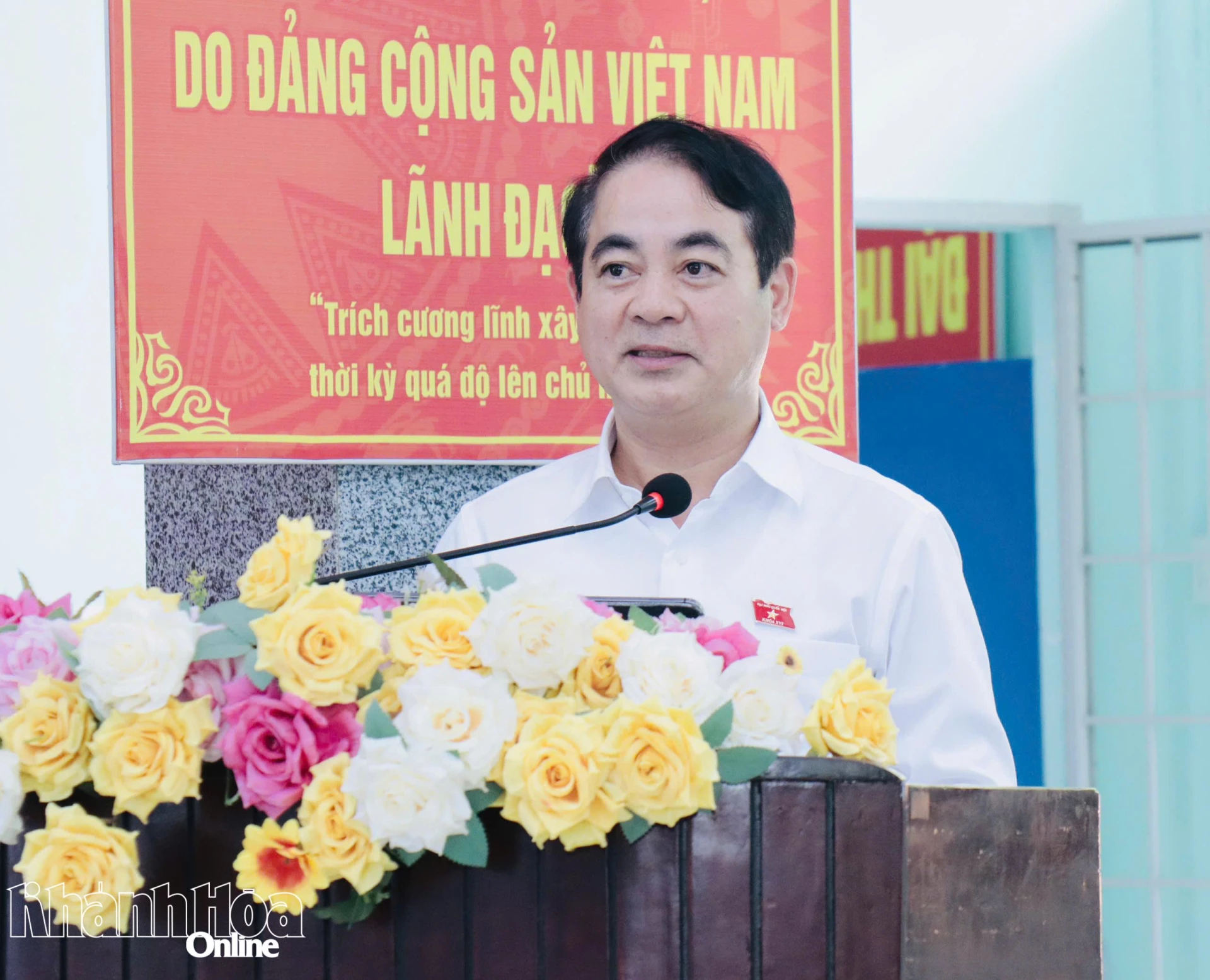 Đồng chí Nghiêm Xuân Thành phát biểu tại buổi tiếp xúc cử tri 