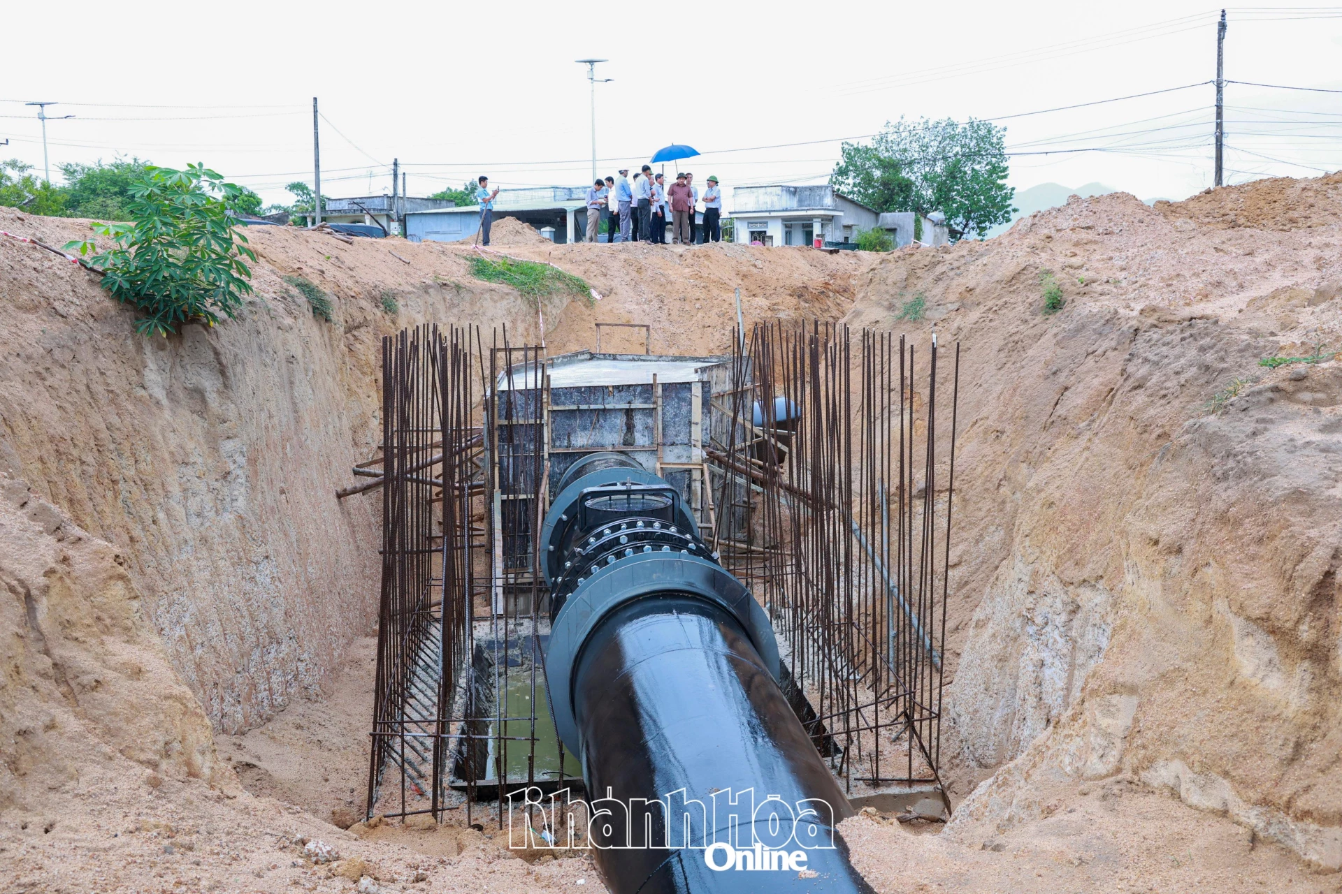 Lãnh đạo tỉnh kiểm tra tiến độ thi công hệ thống dẫn nước sông Chò 1.