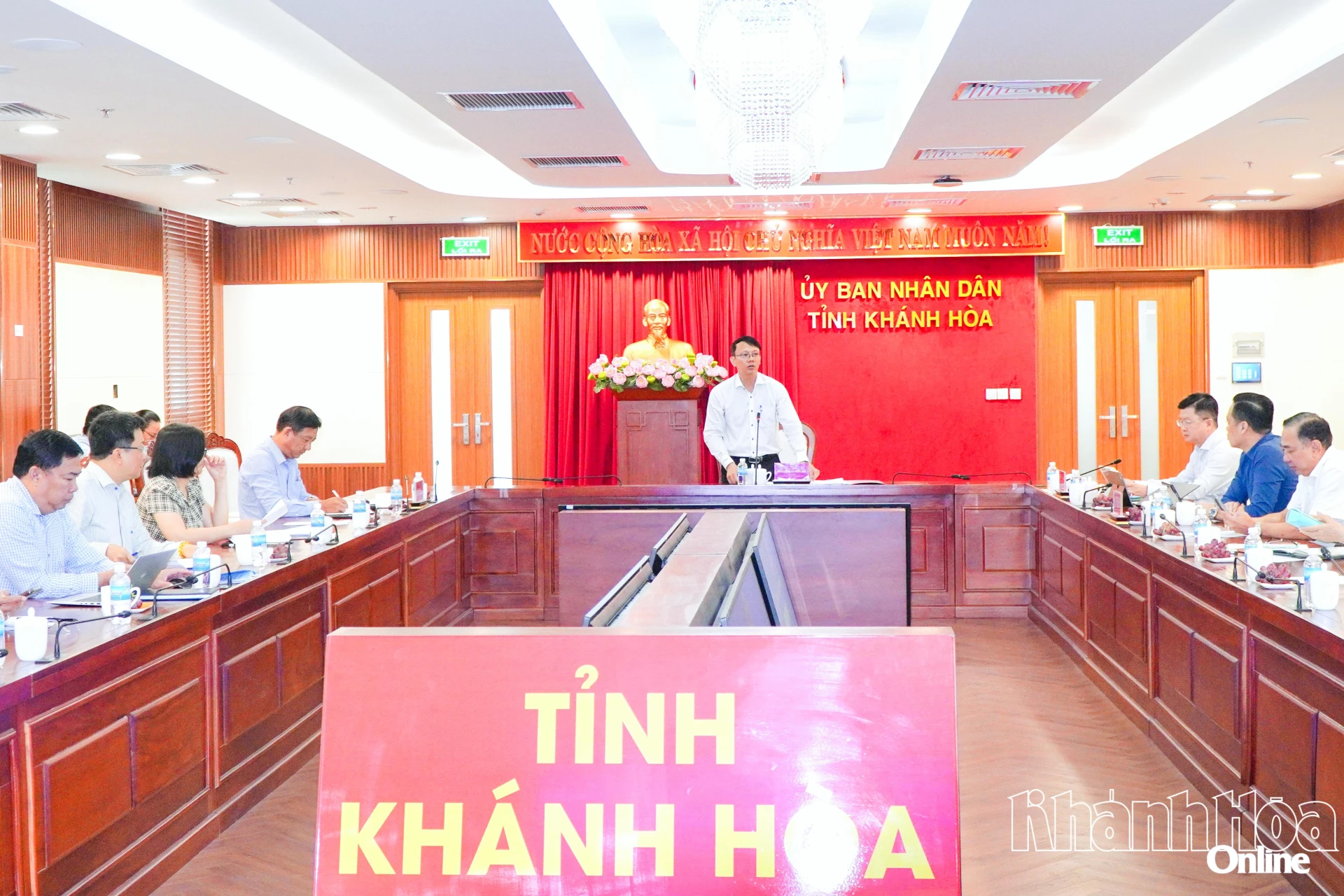 Quang cảnh buổi làm việc.