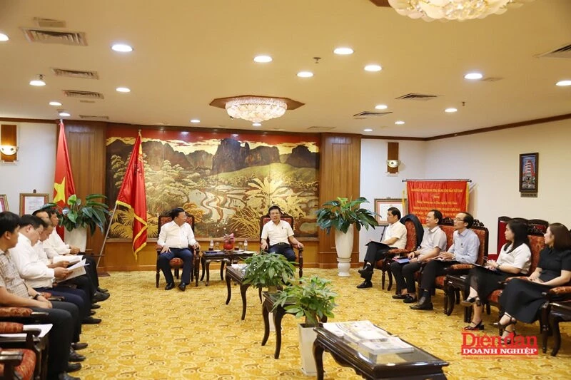 Chiều 04/9, Chủ tịch VCCI Hồ Sỹ Hùng đã có buổi làm việc với Đoàn công tác của UBND tỉnh Khánh Hòa.