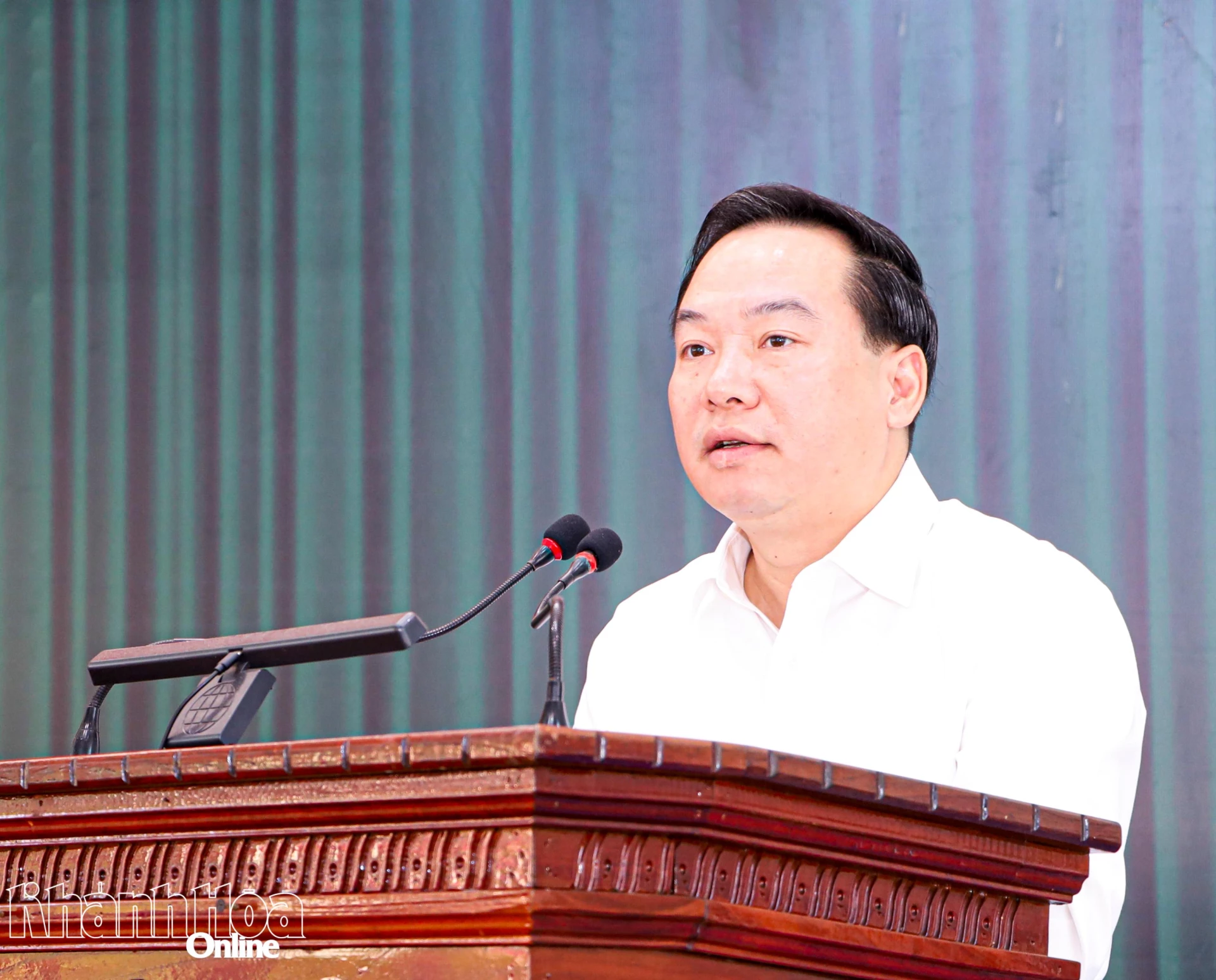 Đồng chí Hồ Xuân Trường thông tin tới cử tri đặc khu Trường Sa về tình hình kinh tế - xã hội 8 tháng năm 2026.