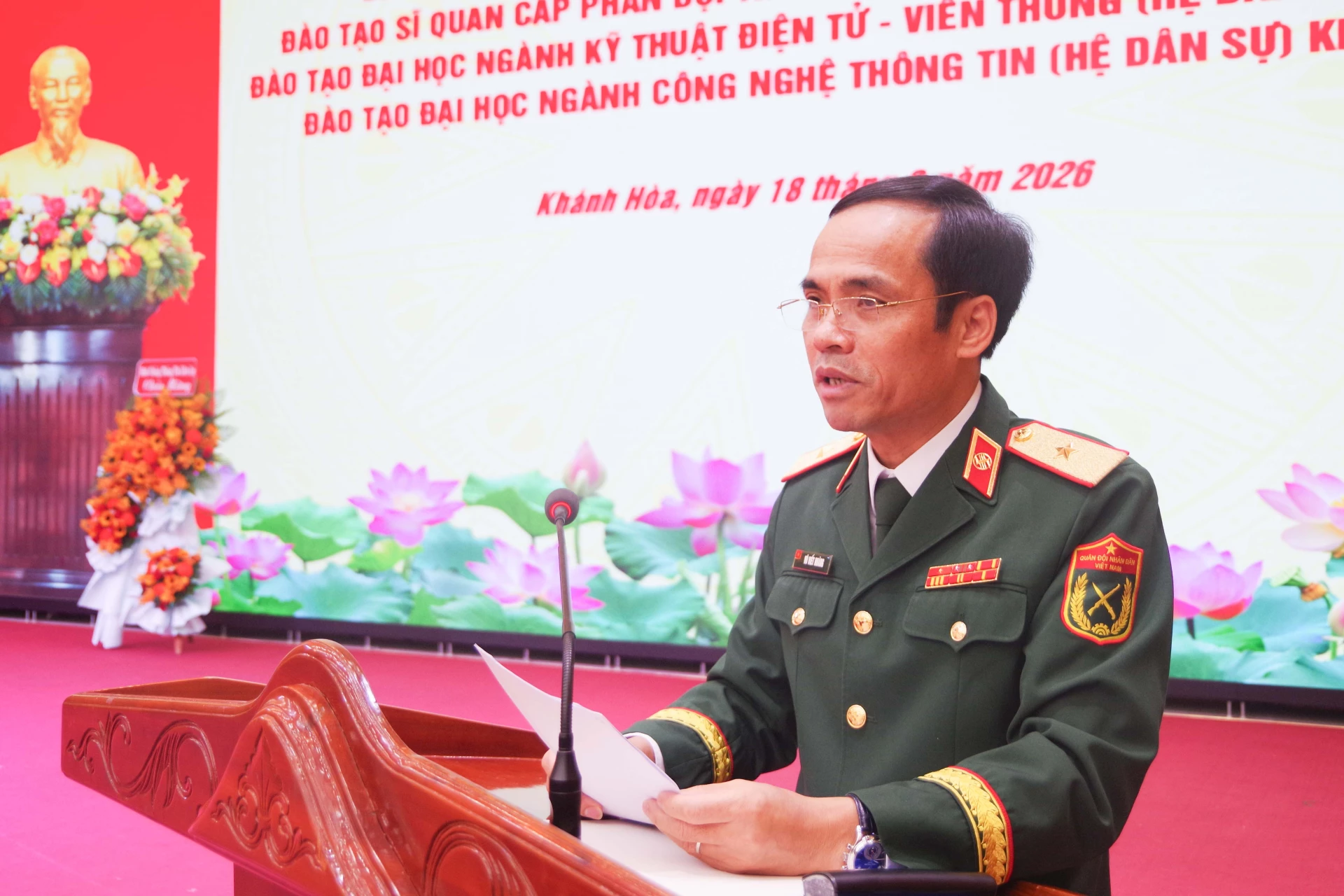 Thiếu tướng Vũ Viết Hoàng phát biểu chỉ đạo tại lễ khai giảng.