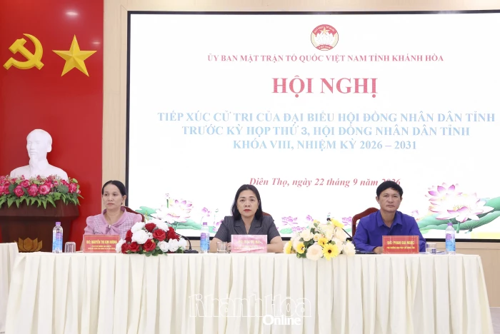 Phó Chủ tịch Thường trực Ủy ban MTTQ Việt Nam tỉnh Trần Thu Mai tiếp xúc cử tri xã Diên Thọ