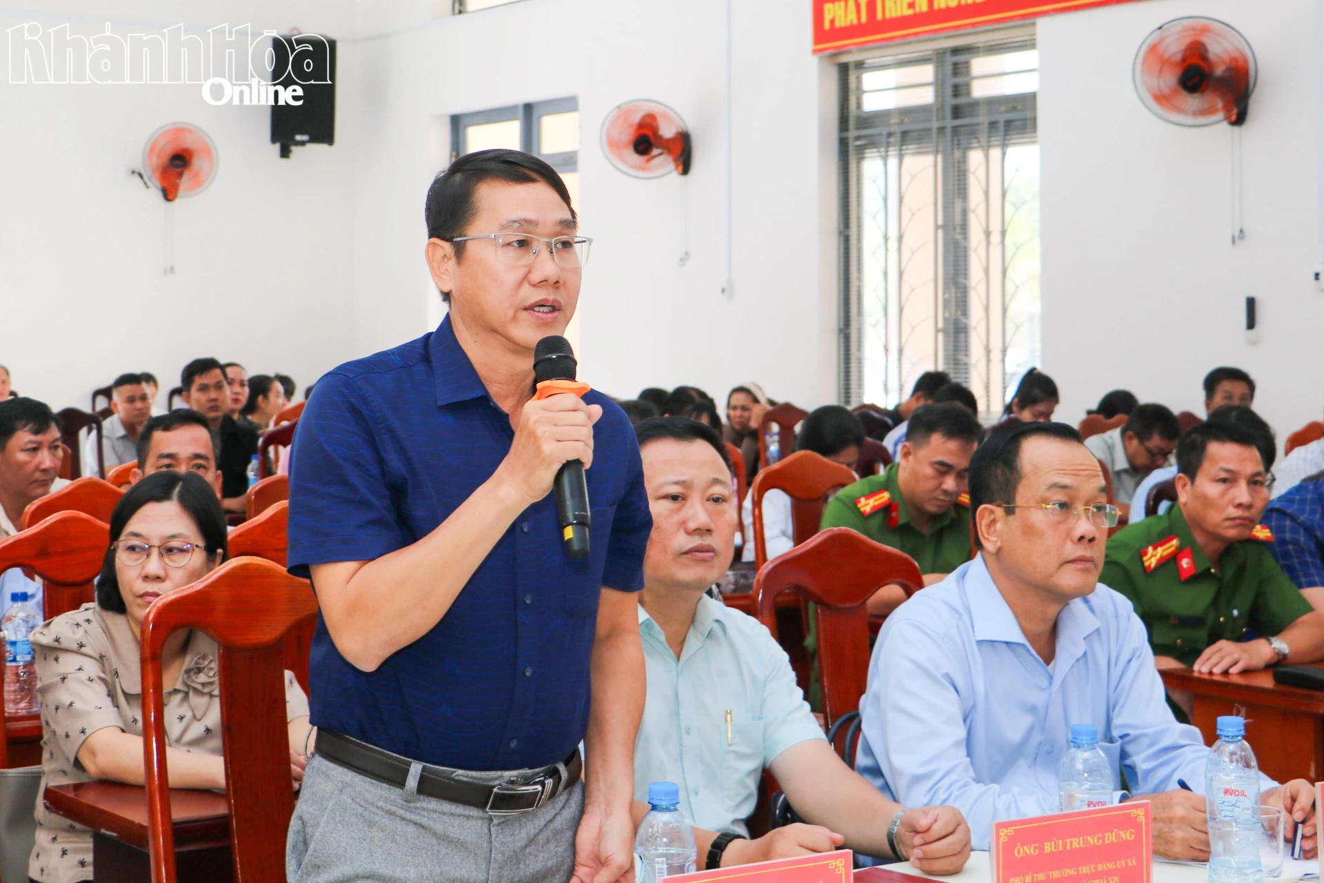 Lãnh đạo xã Diên Điền nêu ý kiến tại buổi tiếp xúc.
