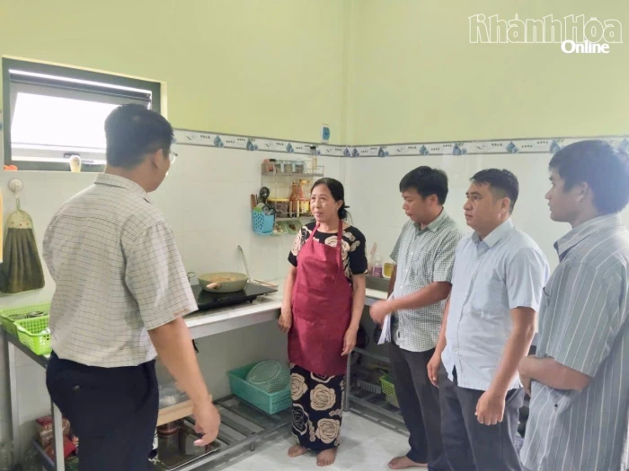 Xã Phước Hà kiểm tra công tác bảo đảm an toàn thực phẩm tại 2 cơ sở giáo dục mầm non