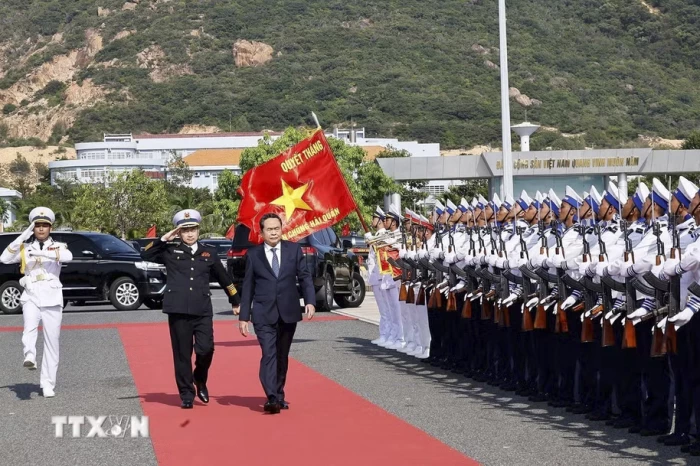 Chủ tịch Quốc hội thăm, làm việc với Quân chủng Hải quân và khảo sát thực tế Lữ đoàn tàu ngầm 189