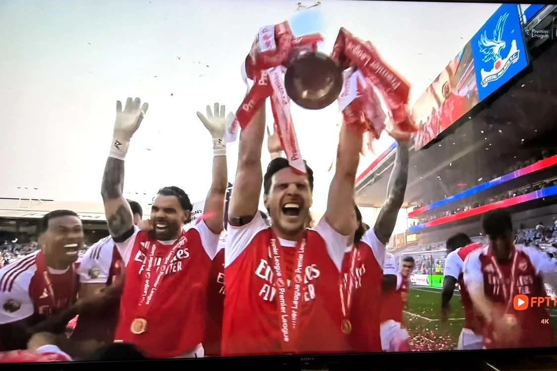 Arsenal vộc địch ngoại hạng Anh mùa 2025-2026.
