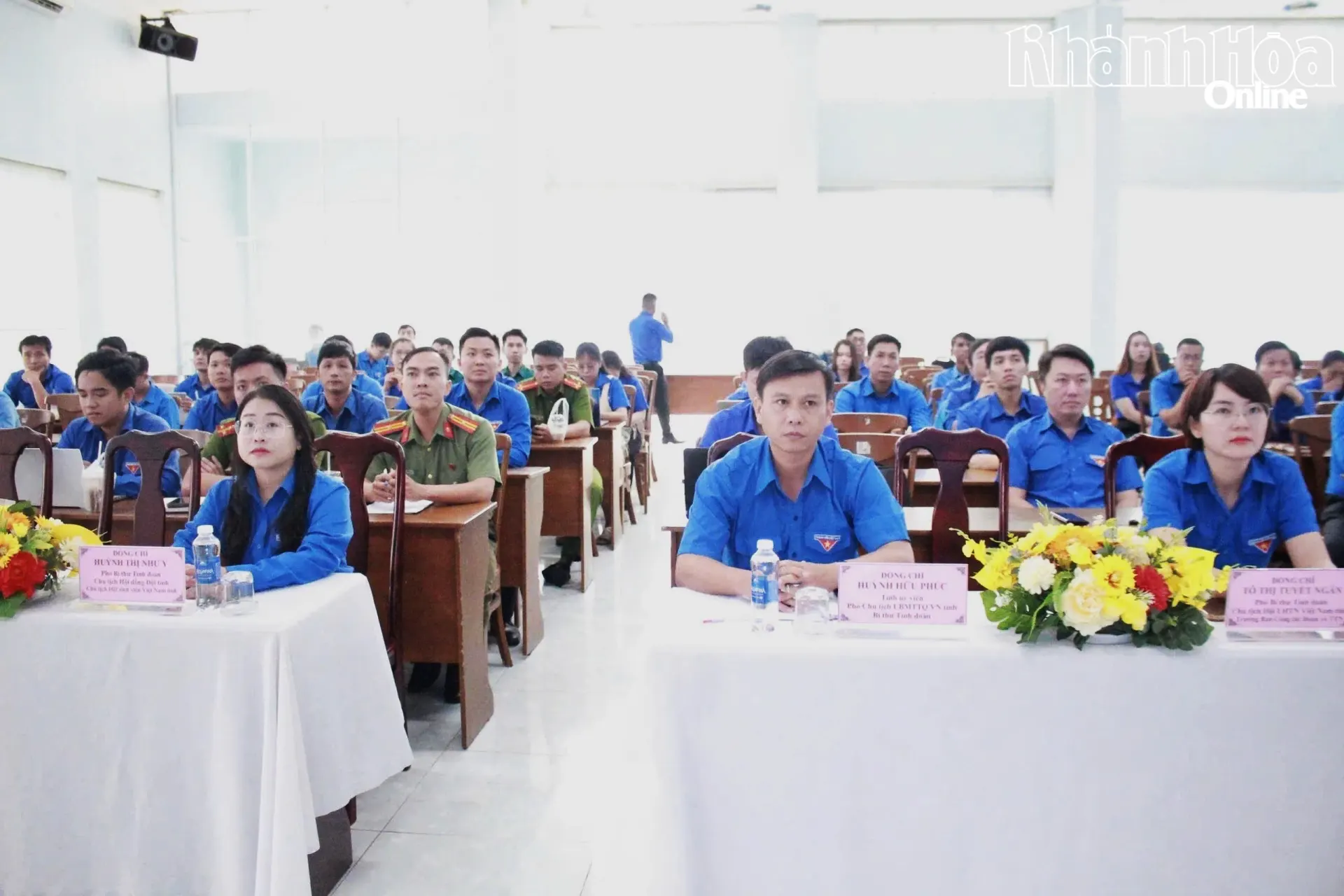 Các đại biểu tham dự hội nghị.