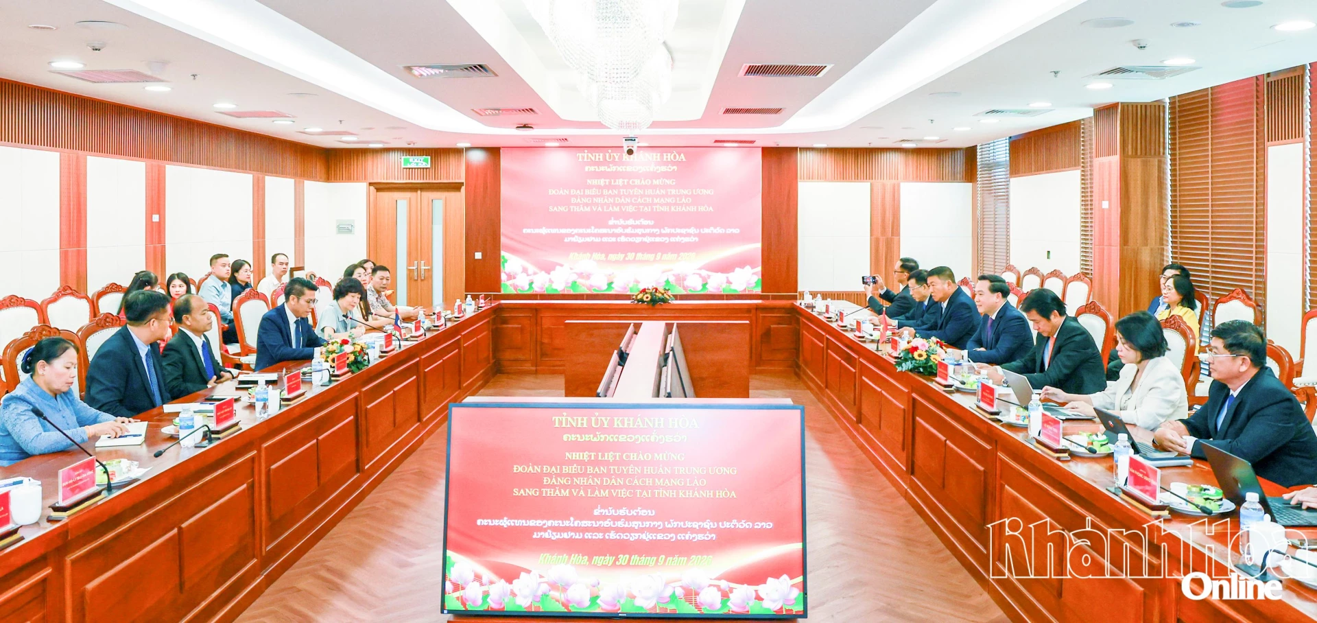 Quang cảnh buổi làm việc.