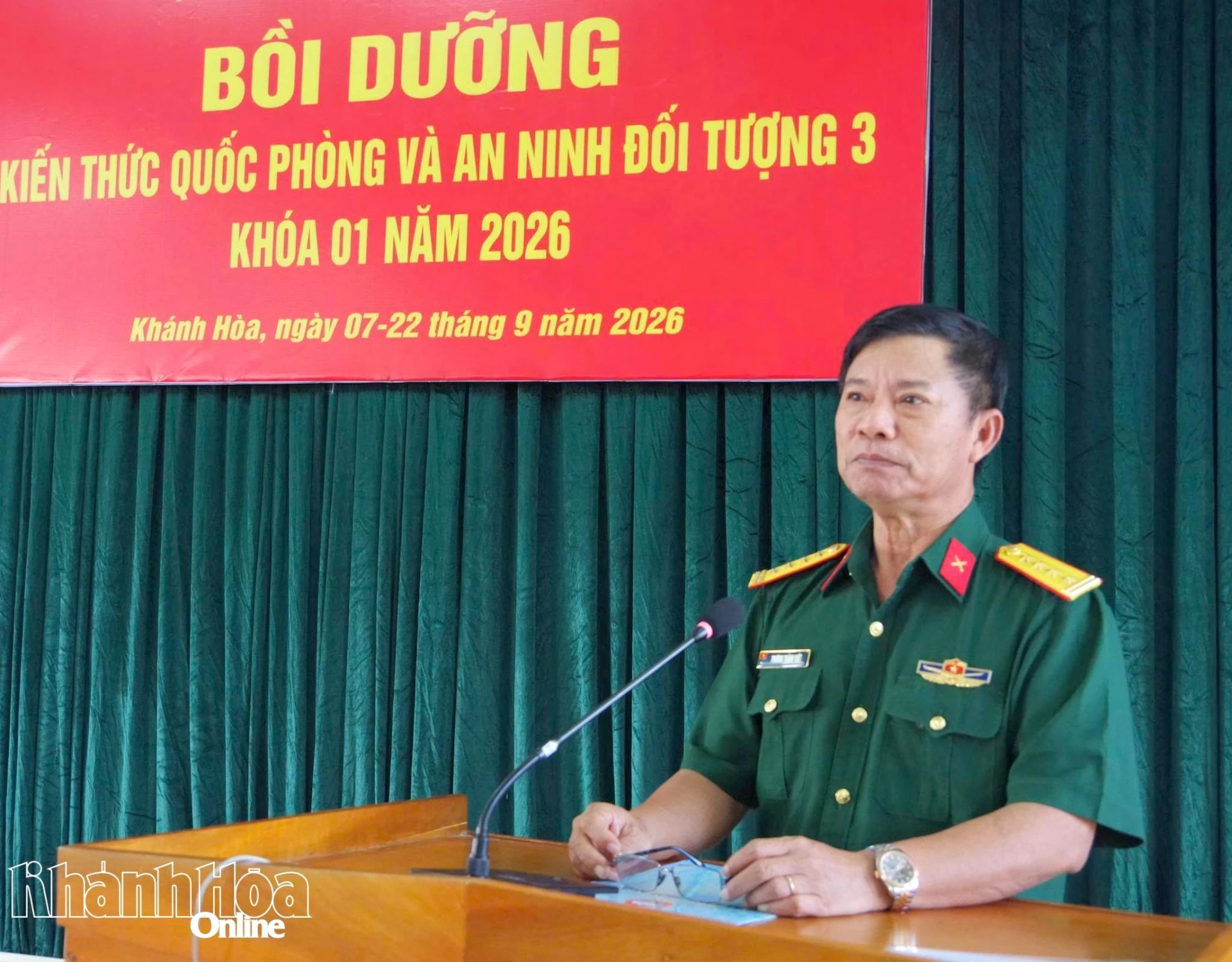 Đại tá Trương Thành Việt phát biểu khai mạc lớp bồi dưỡng. 
