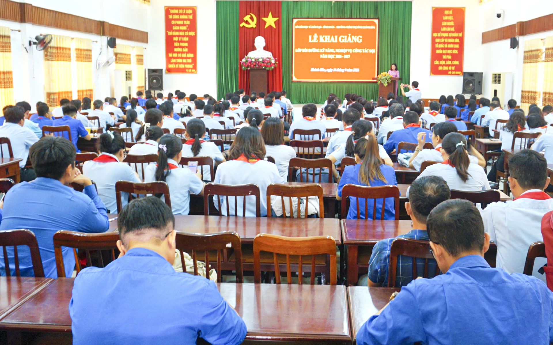 Quang cảnh lễ khai giảng.
