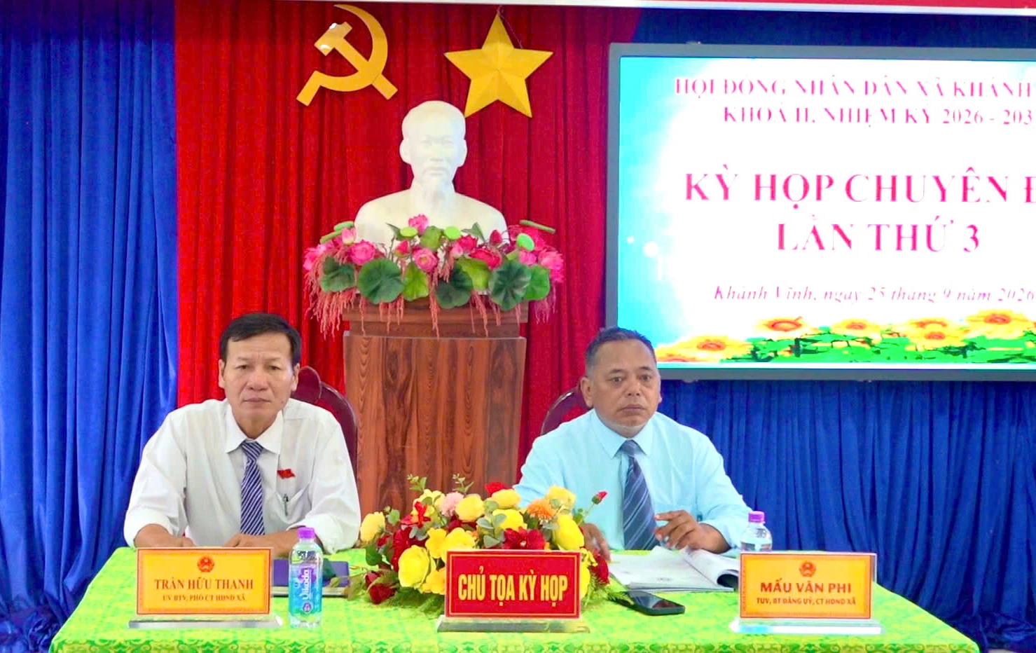 Chủ trì kỳ họp. Ảnh: PHÙNG QUỲNH.