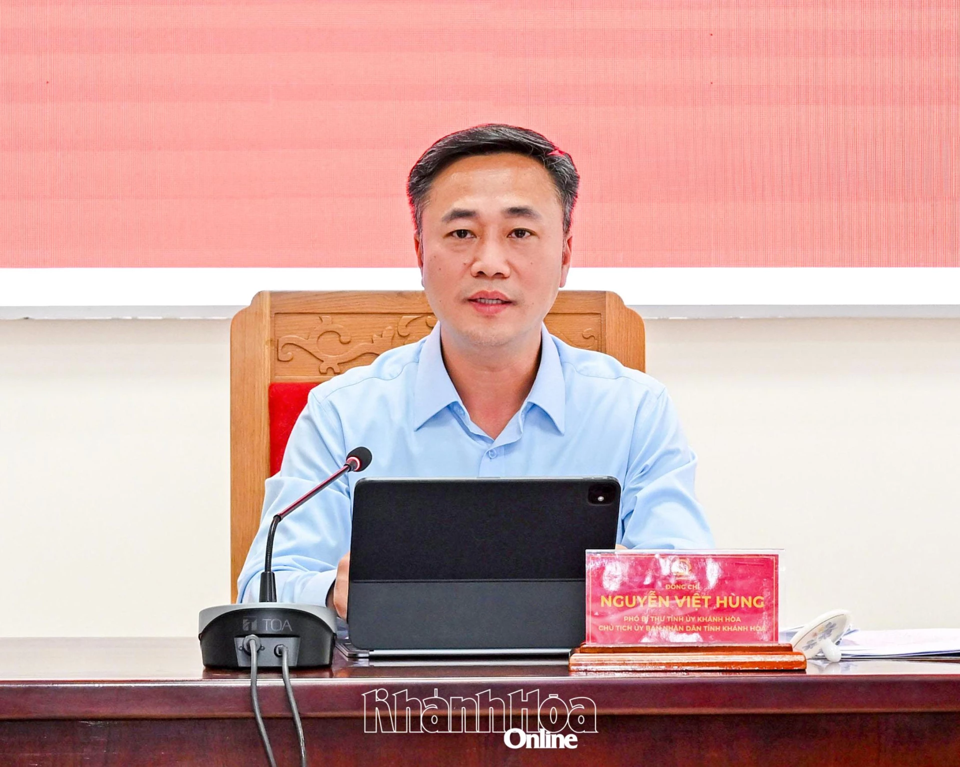 Chủ tịch UBND tỉnh Nguyễn Việt Hùng chủ trì buổi tiếp công dân.