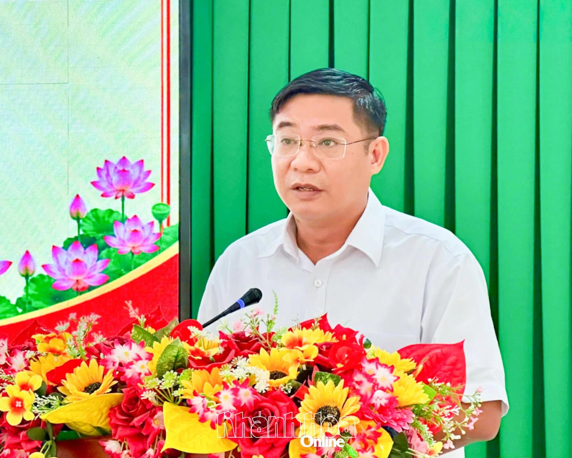 Lãnh đạo xã Xuân Hải trao đổi, làm rõ một số nội dung thuộc thẩm quyền.