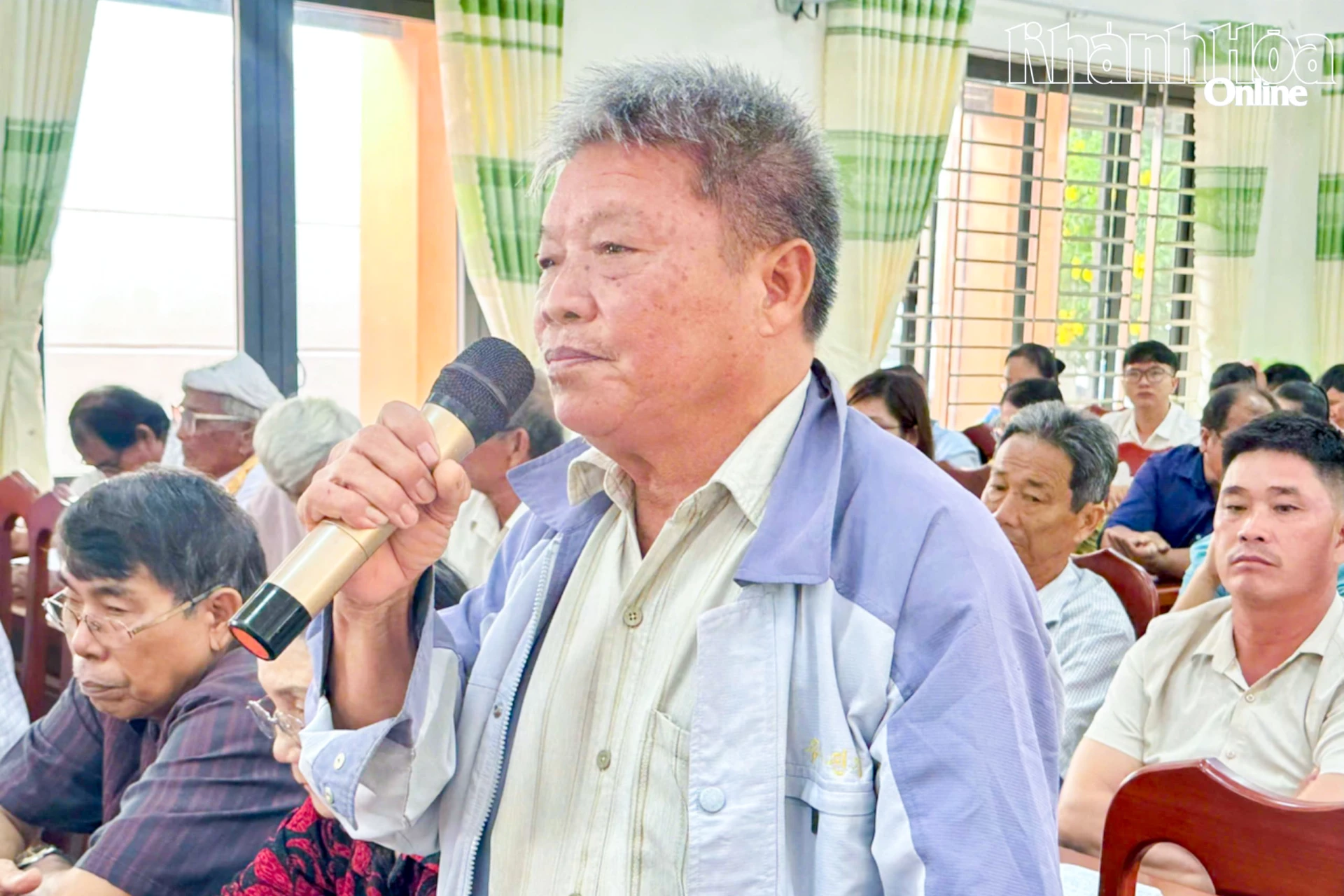 Cử tri nêu kiến nghị về hạ tầng giao thông.
