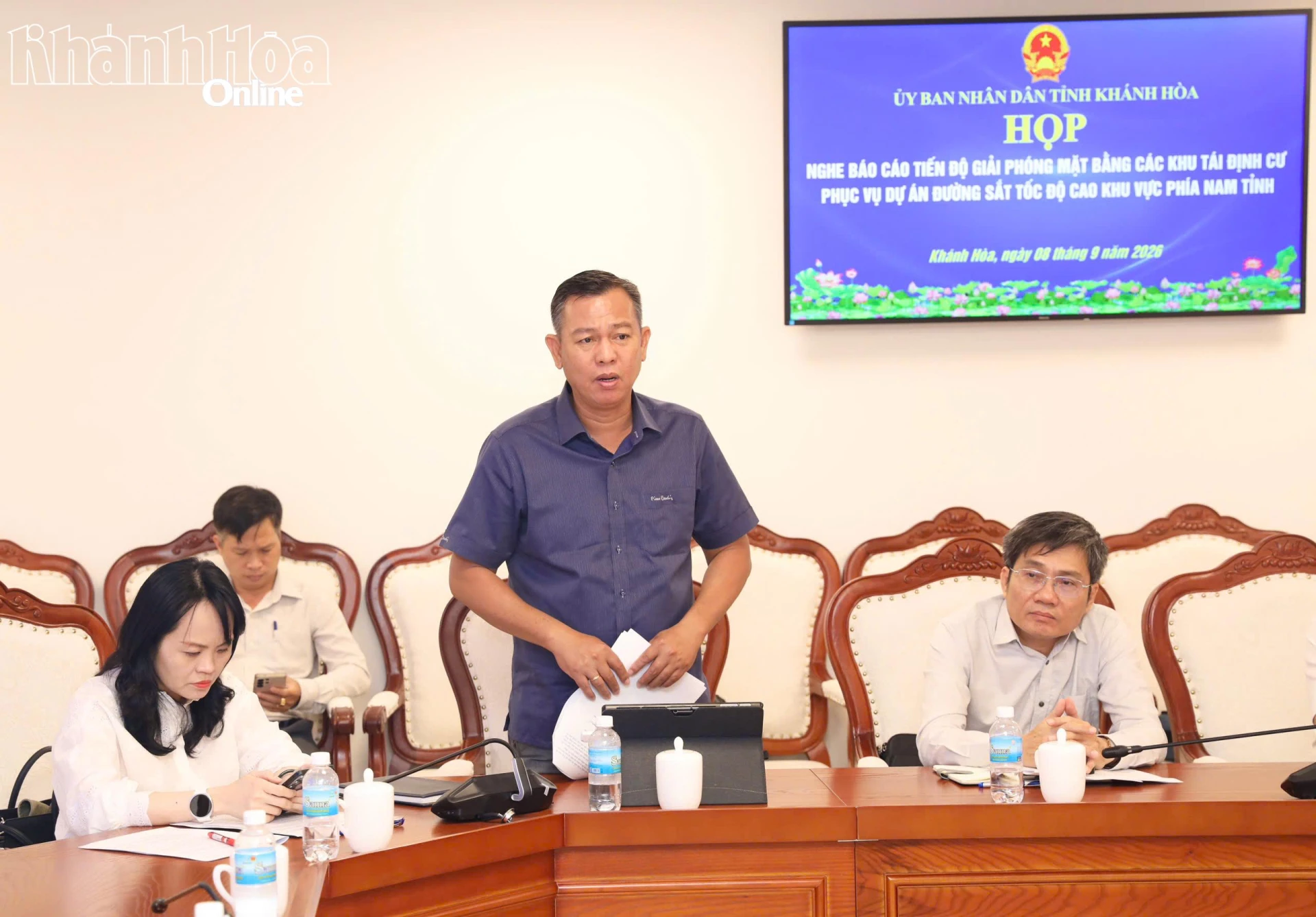 Lãnh  đạo  Trung  tâm  Phát  triển  quỹ  đất  Khánh  Hòa  báo  cáo  công  tác  giải phóng  mặt bằng