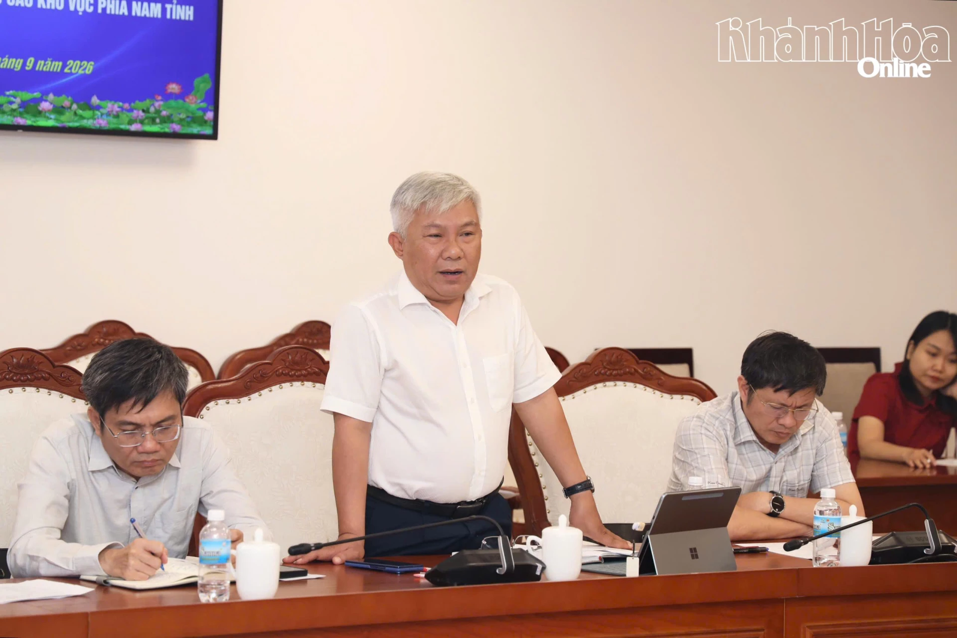 Lãnh  đạo  Sở  Nông  nghiệp  và  Môi  trường  phát  biểu  ý  kiến