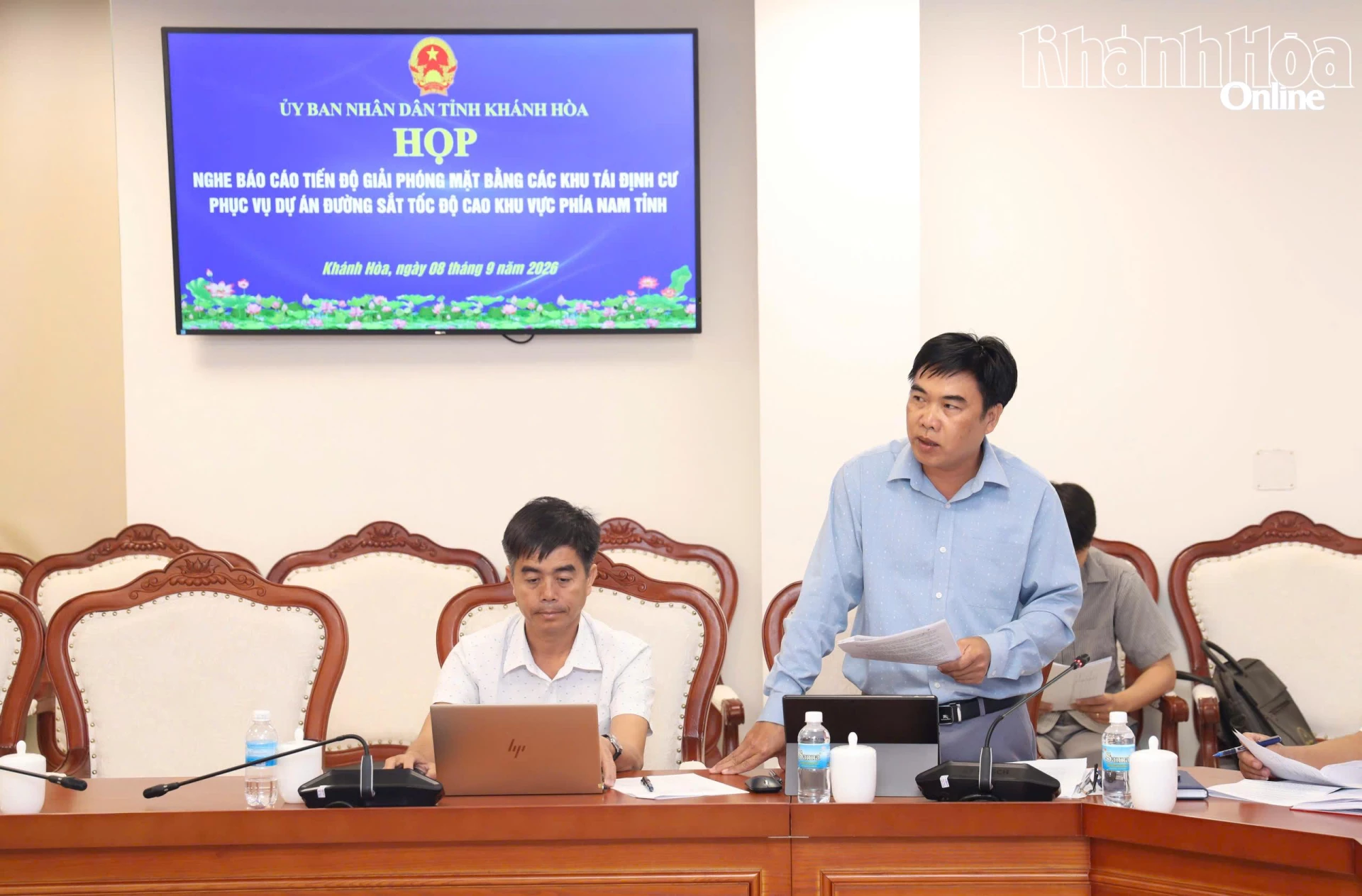 Lãnh  đạo Ban Quản lý dự án Đầu tư xây dựng tỉnh báo  cáo  tiến  độ  dự  án  