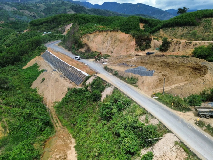 Phấn đấu hoàn thành sửa chữa Quốc lộ 27C vào đầu tháng 10-2026