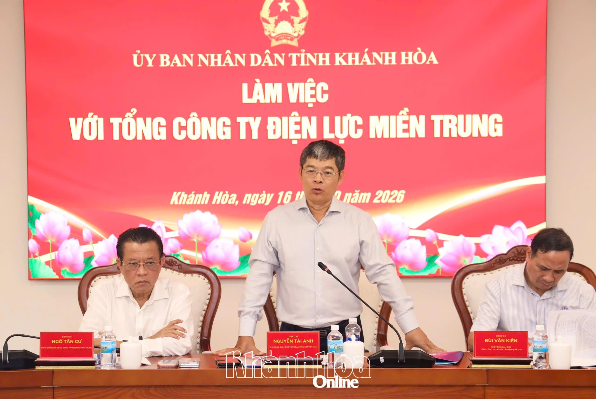 Lãnh  đạo  EVN  báo  cáo  tại  buổi  làm  việc  