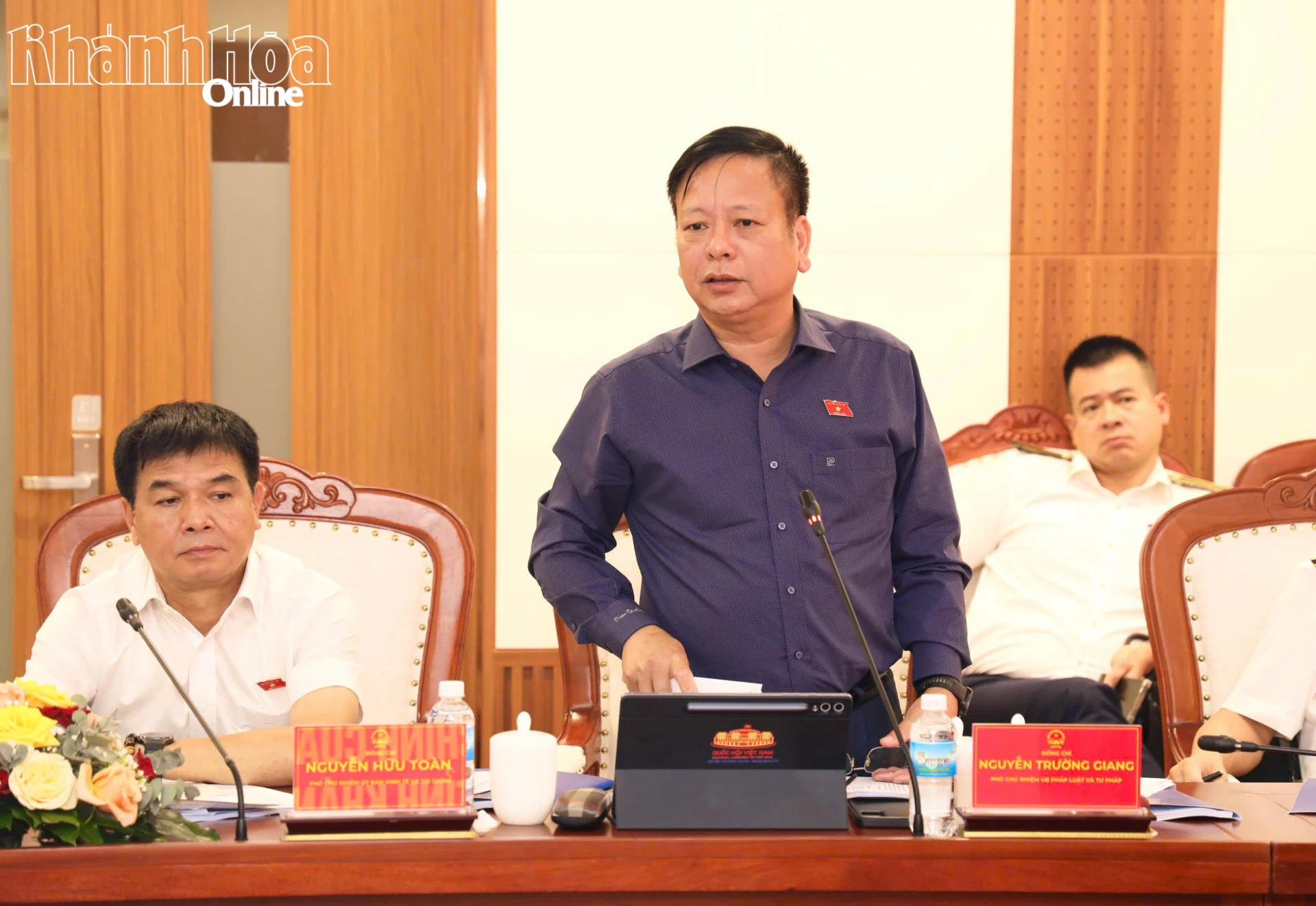 Đồng chí Nguyễn Trường Giang - Phó Chủ nhiệm Ủy ban Pháp luật và Tư pháp của Quốc hội phát biểu ý kiến