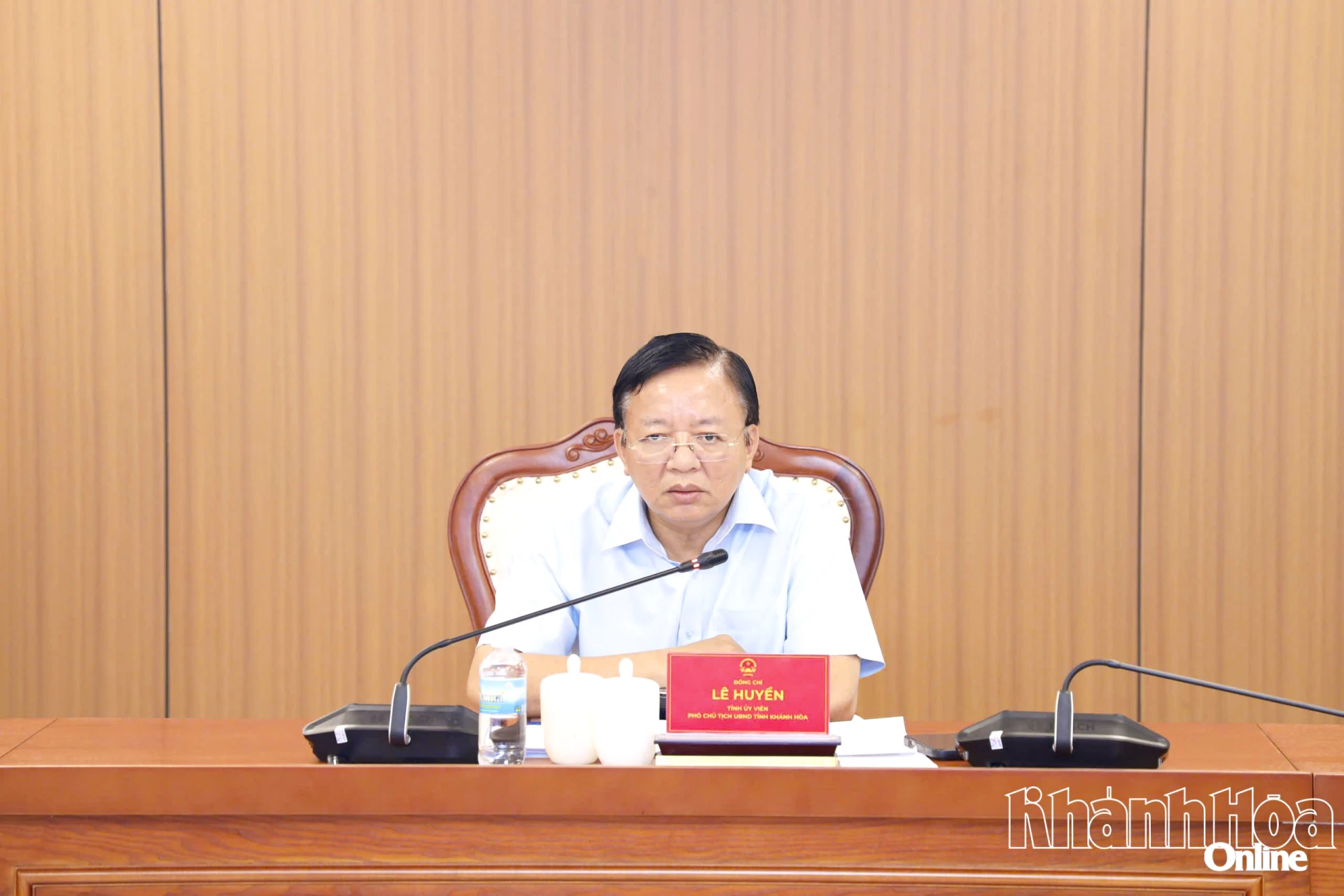 Đồng chí Lê Huyền kết luận cuộc họp.