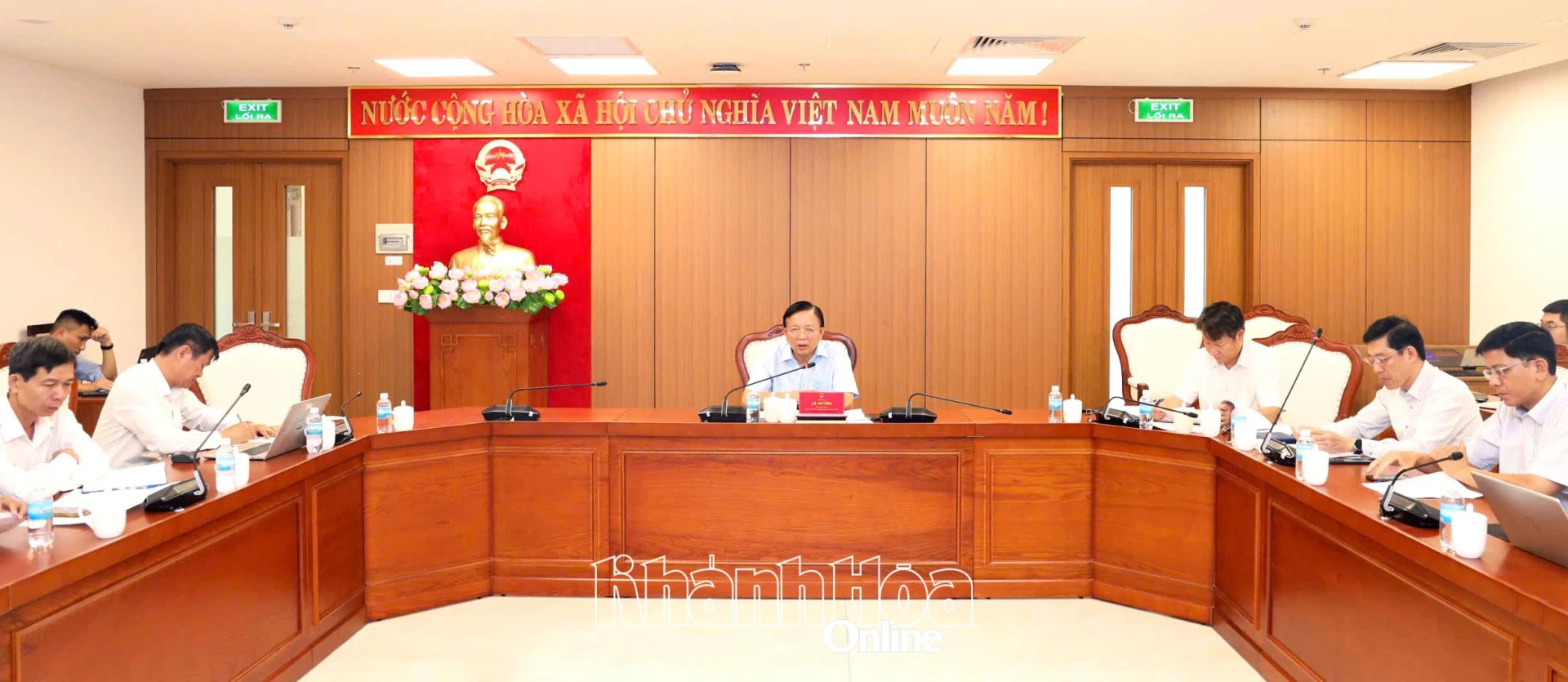 Đồng chí Lê Huyền chủ trì cuộc họp.
