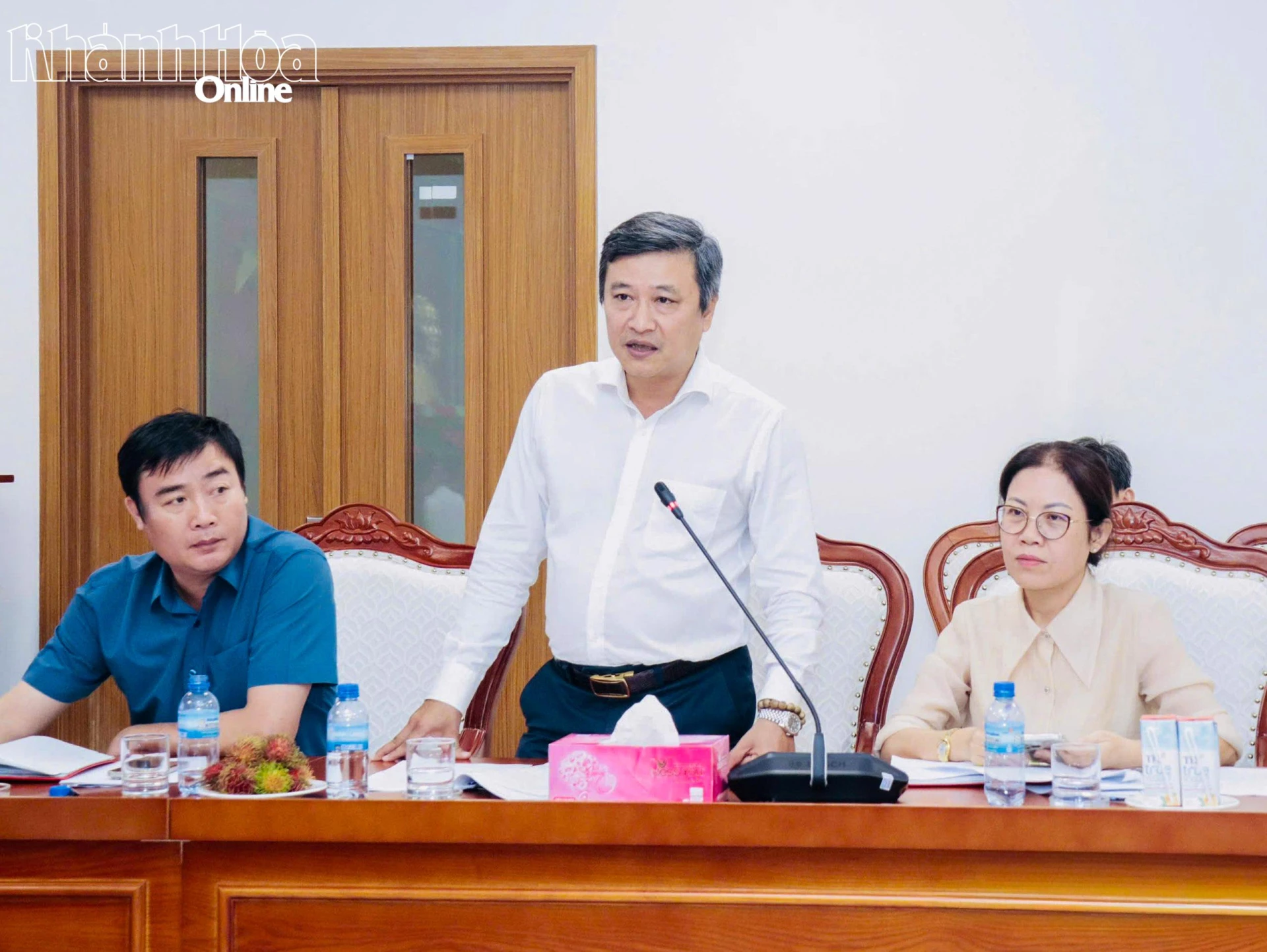 Lãnh đạo Đảng ủy phường Nam Nha Trang phát biểu ý kiến.