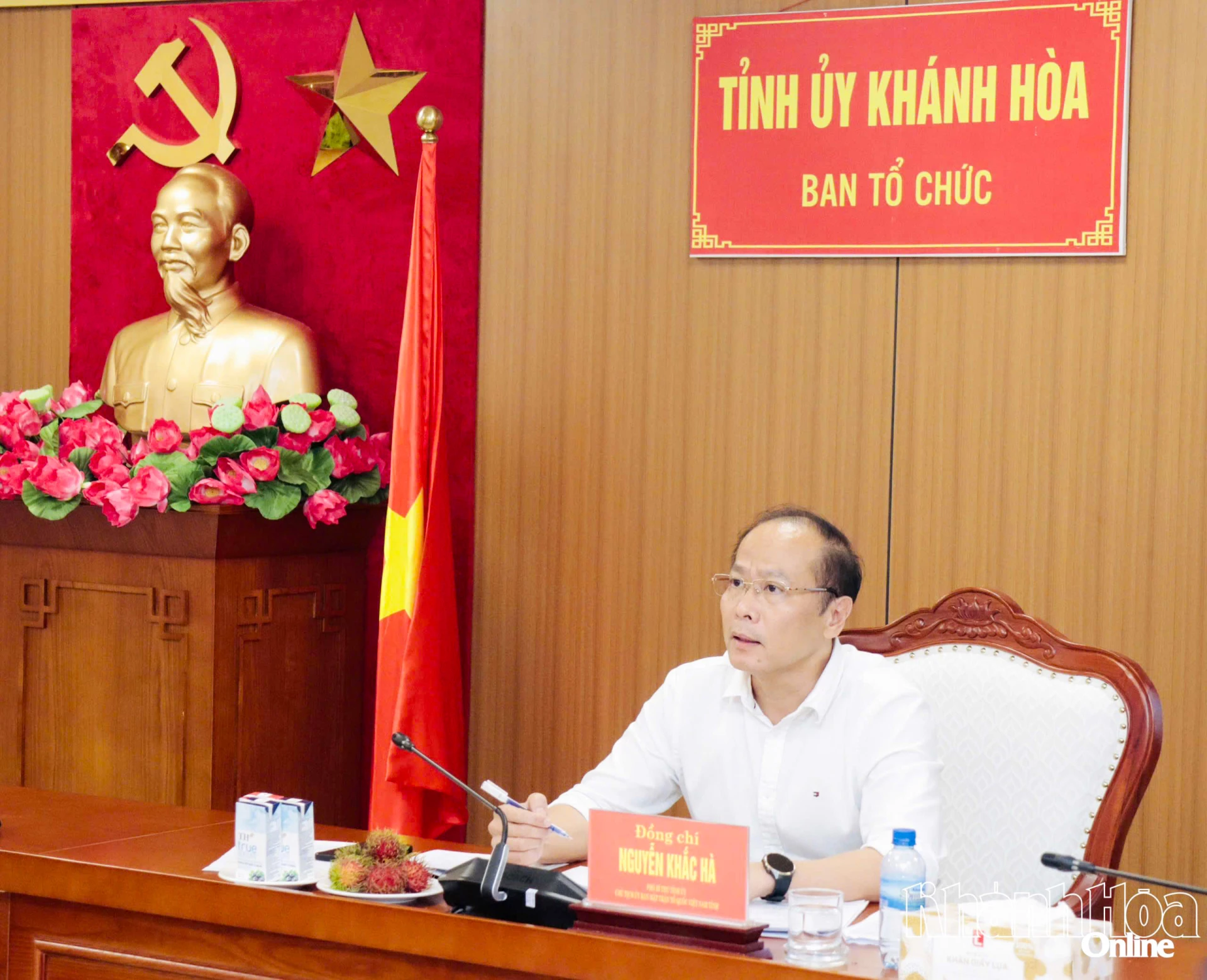Đồng chí Nguyễn Khắc Hà phát biểu kết luận hội nghị.