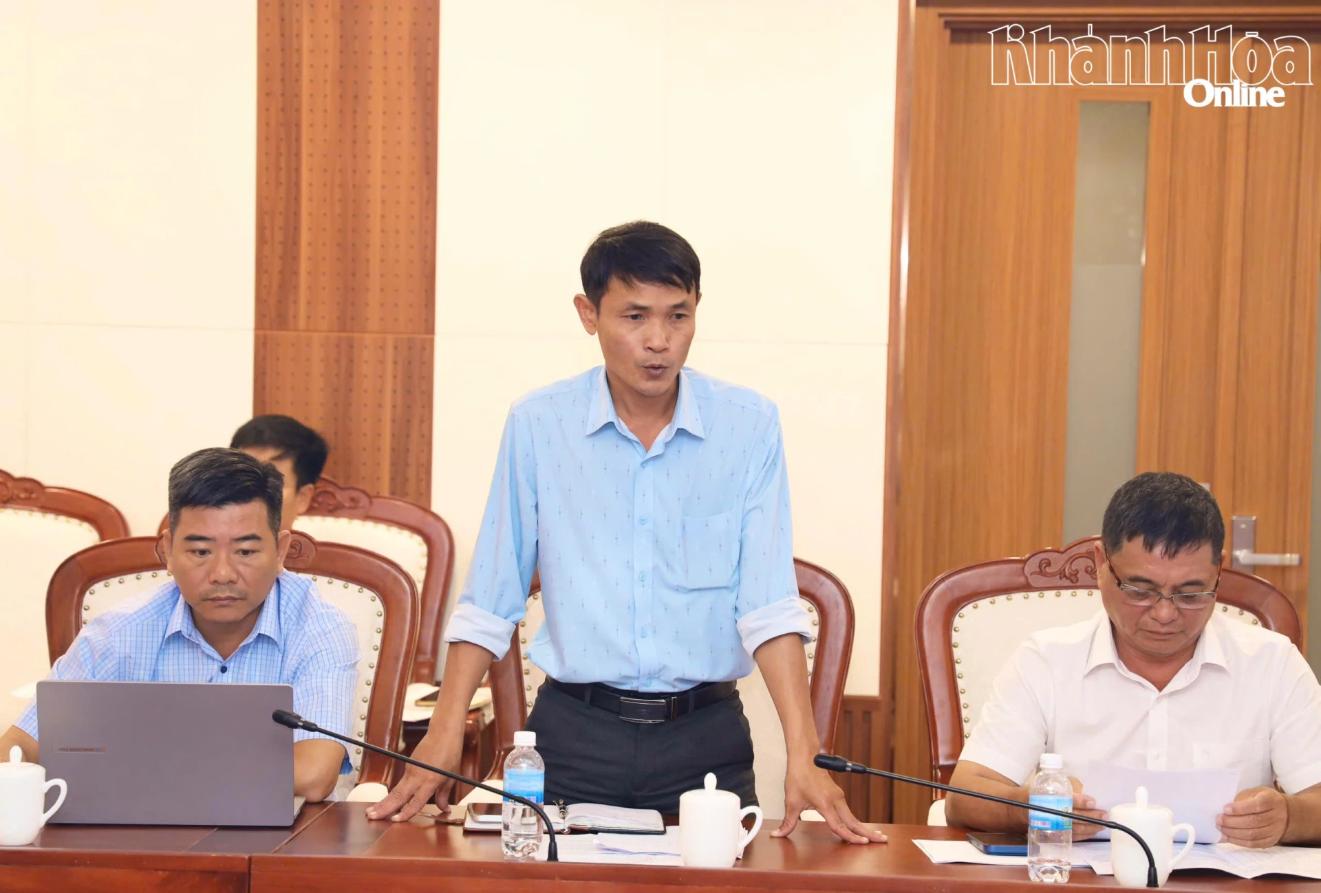 Đại diện Trung tâm Phát triển quỹ đất tỉnh báo cáo tiến độ giải phóng mặt bằng các dự án