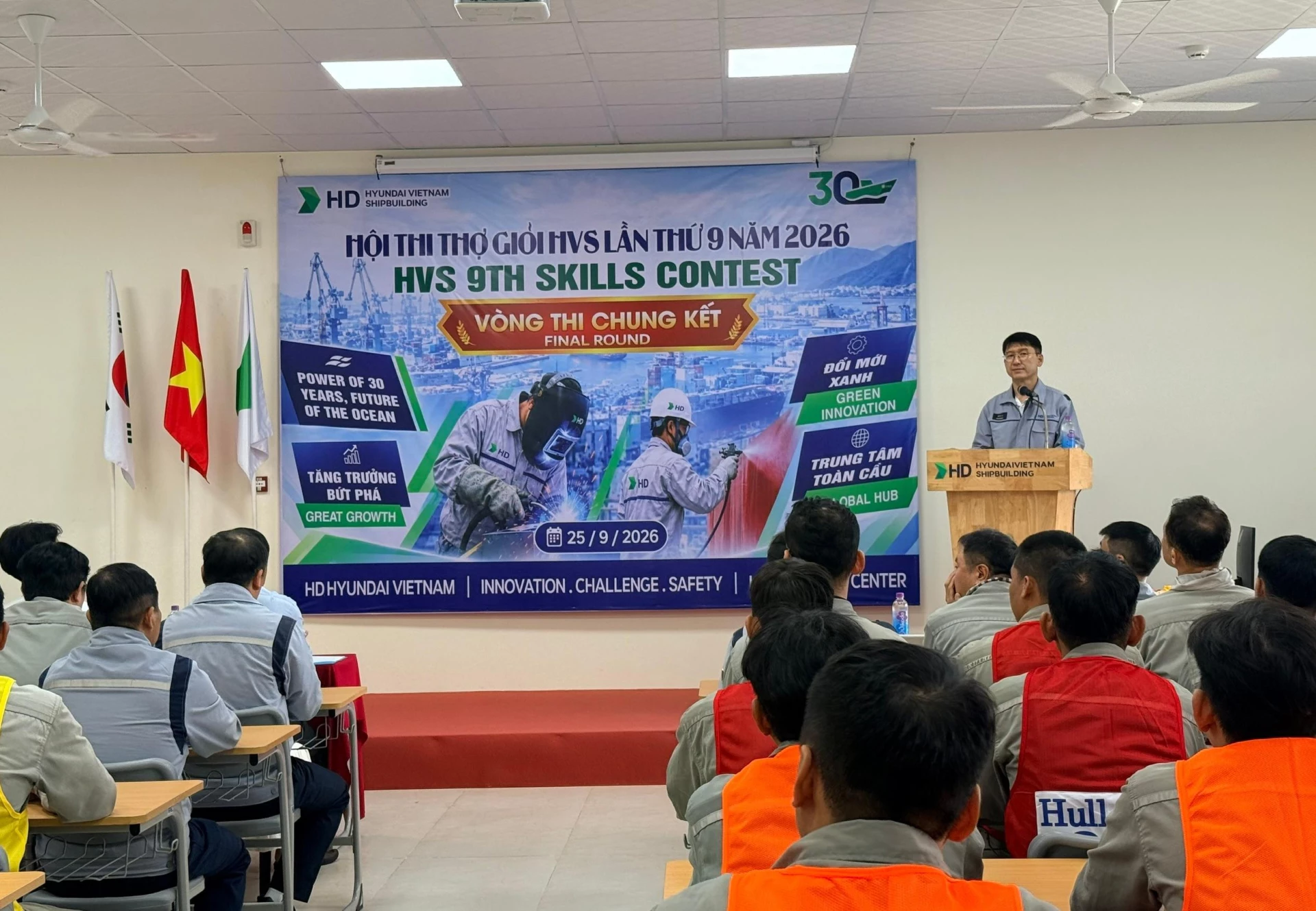 Ông Jin Sang Ho - Tổng Giám đốc HVS phát biểu tại buổi lễ.